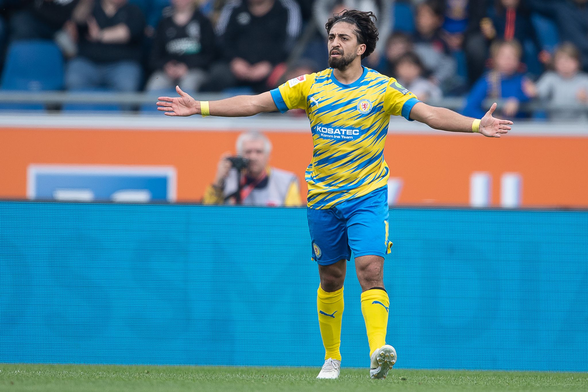 HSV verpflichtet Pherai von Eintracht Braunschweig