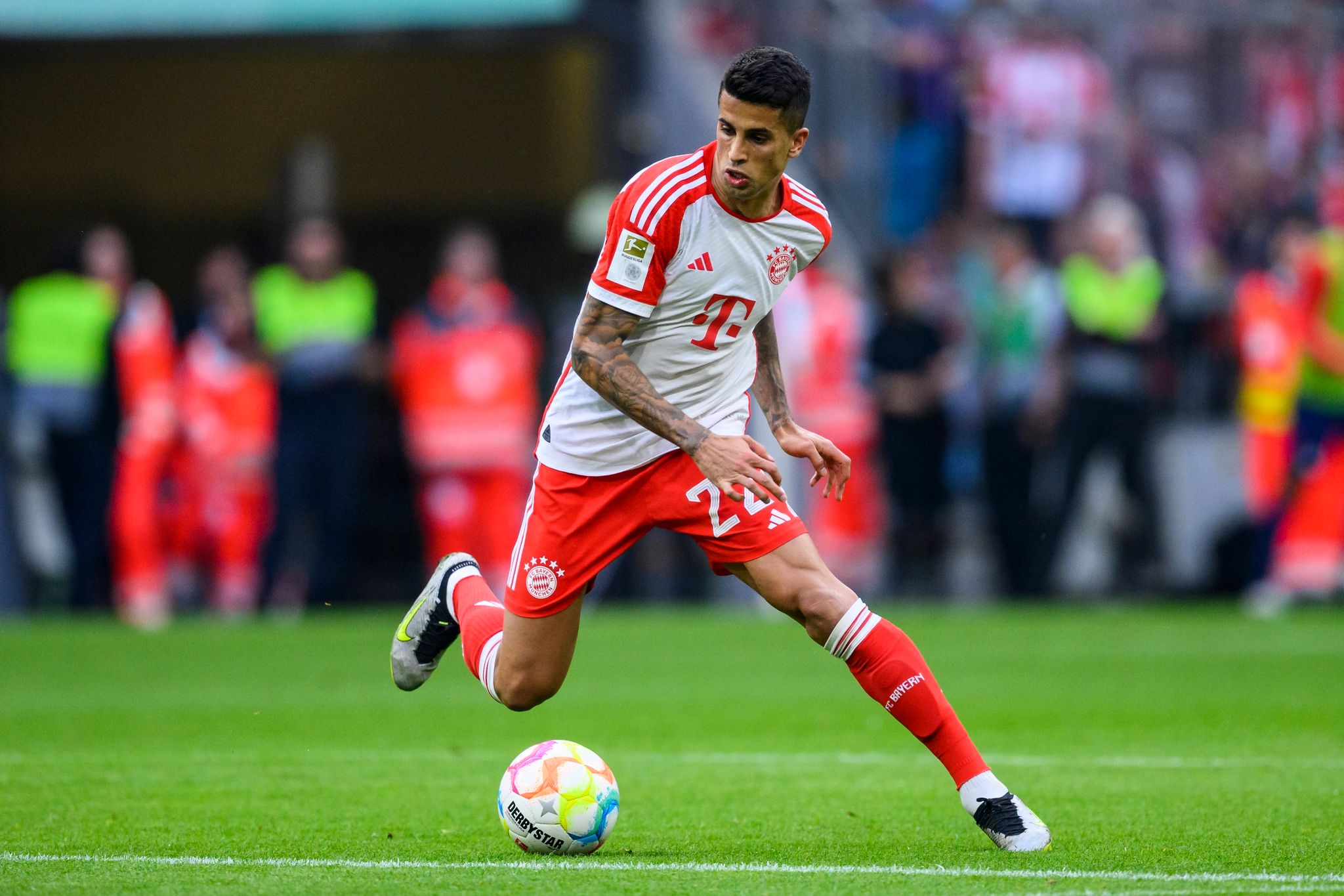 Bayern verabschiedet Verteidiger Cancelo und Blind
