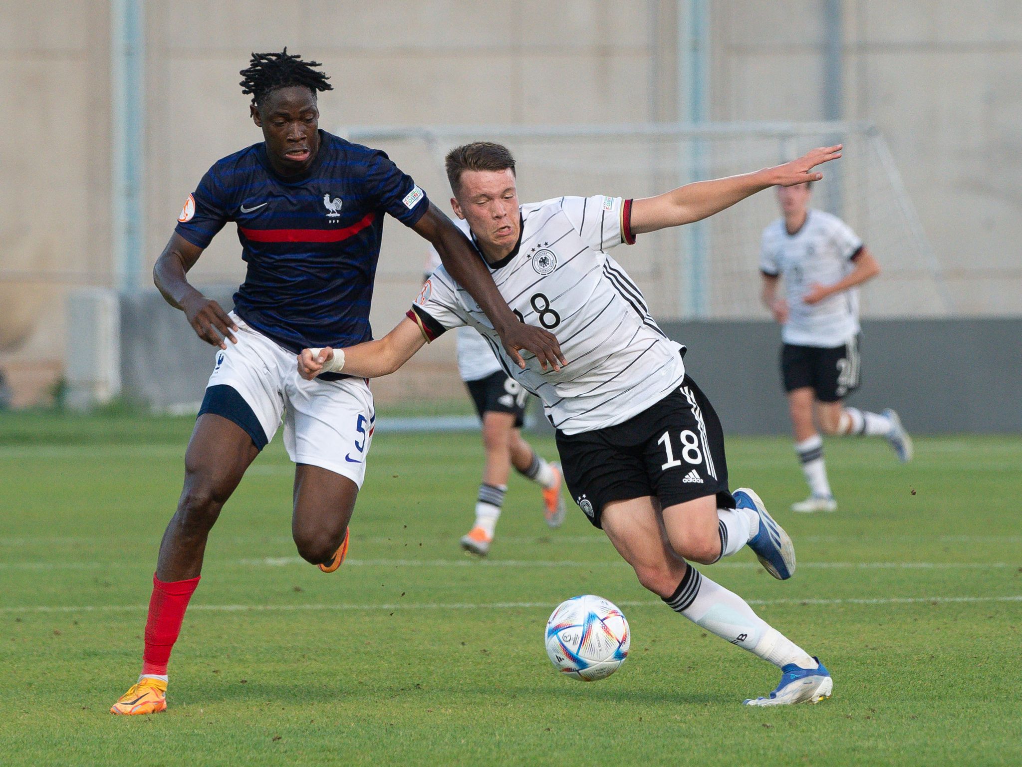 RB Leipzig mit Interesse an PSG-Verteidiger Bitshiabu