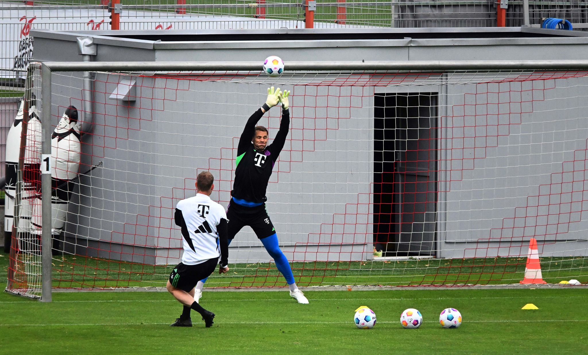 FC Bayern nimmt Training auf – Neuer trainiert individuell