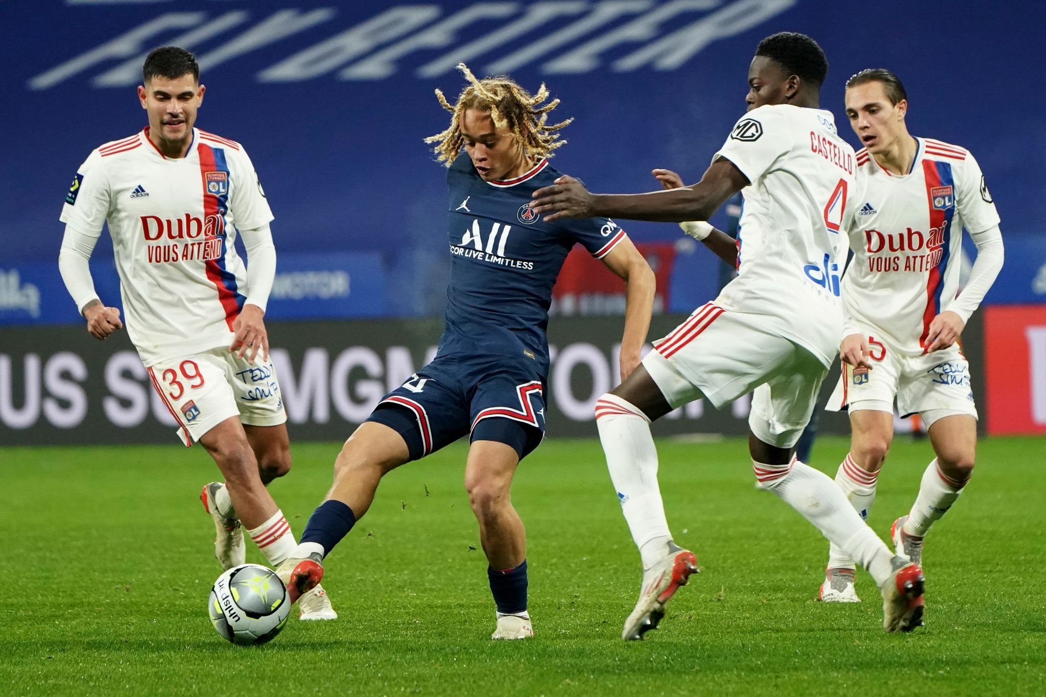 PSG leiht Niederländer Simons womöglich an Leipzig aus