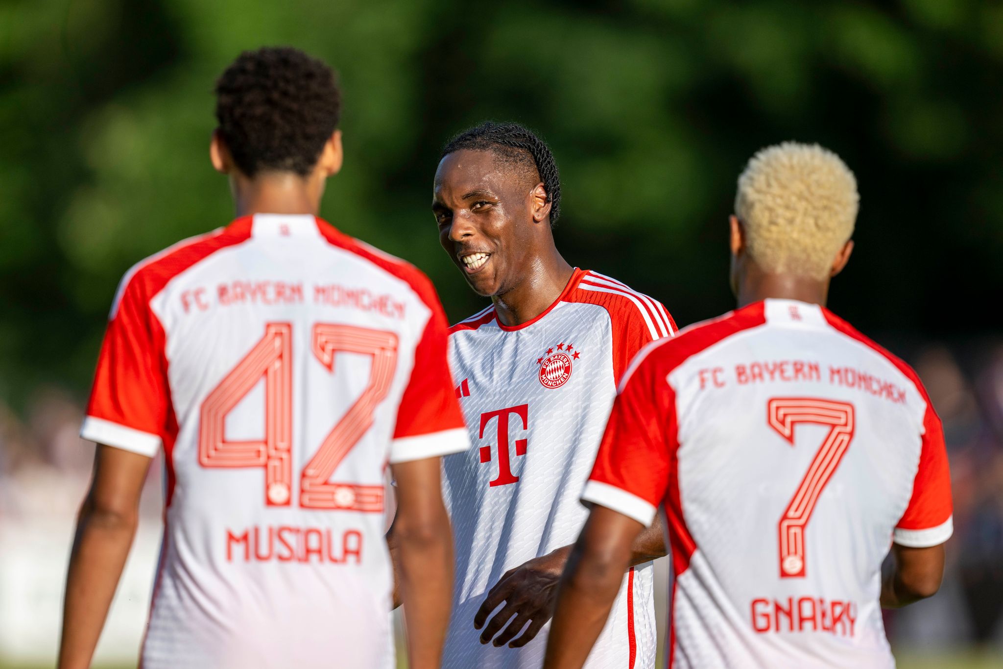 Neuzugang Kim schaut zu: Bayern siegt haushoch