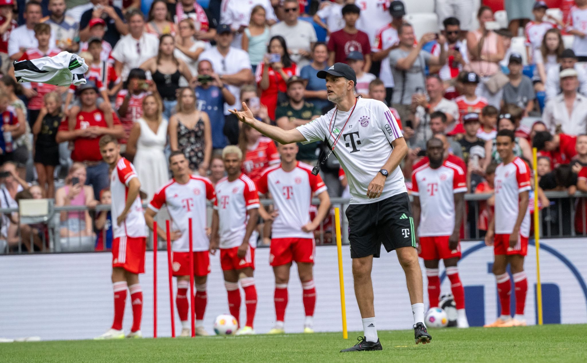 FCB ohne drei Wechselkandidaten und Dreesen auf Asienreise