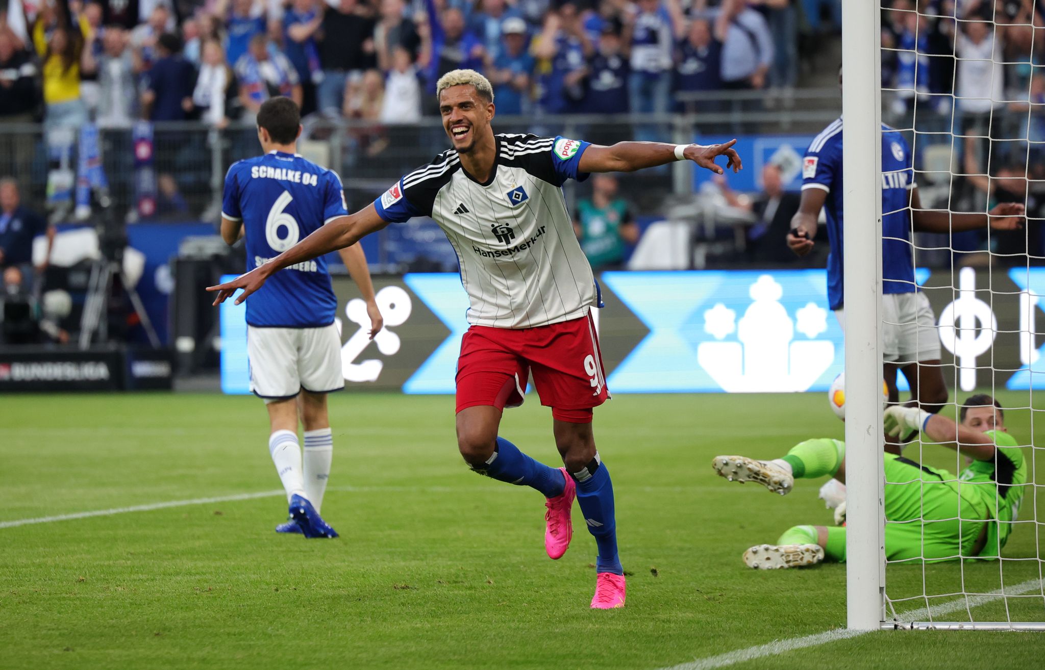 «Hat es verdient»: Glatzel schießt HSV furios zum Sieg