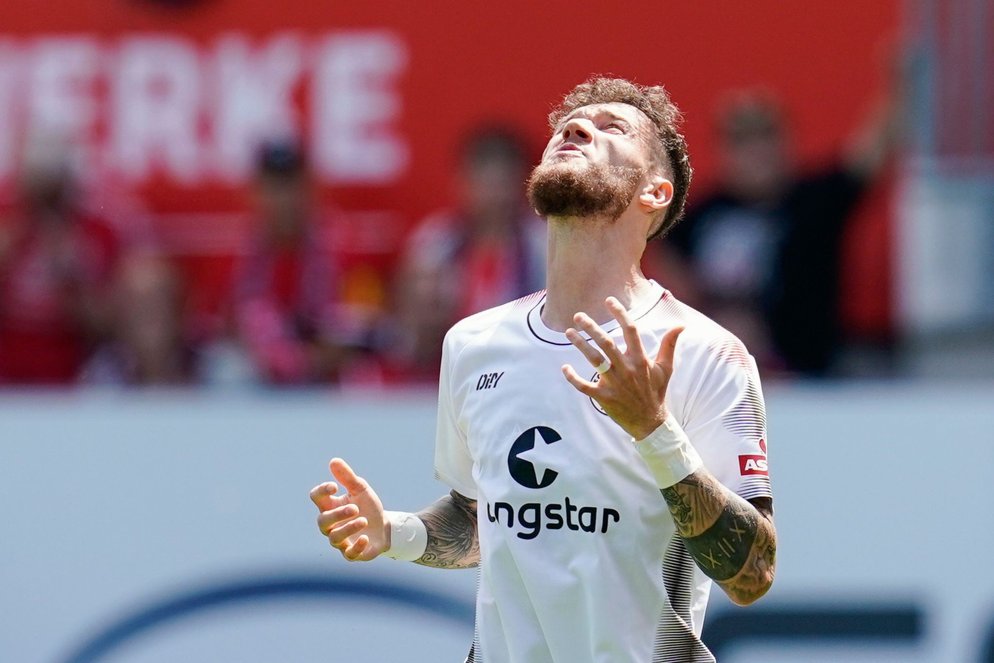St. Pauli startet stark – Sieg auf dem Betzenberg