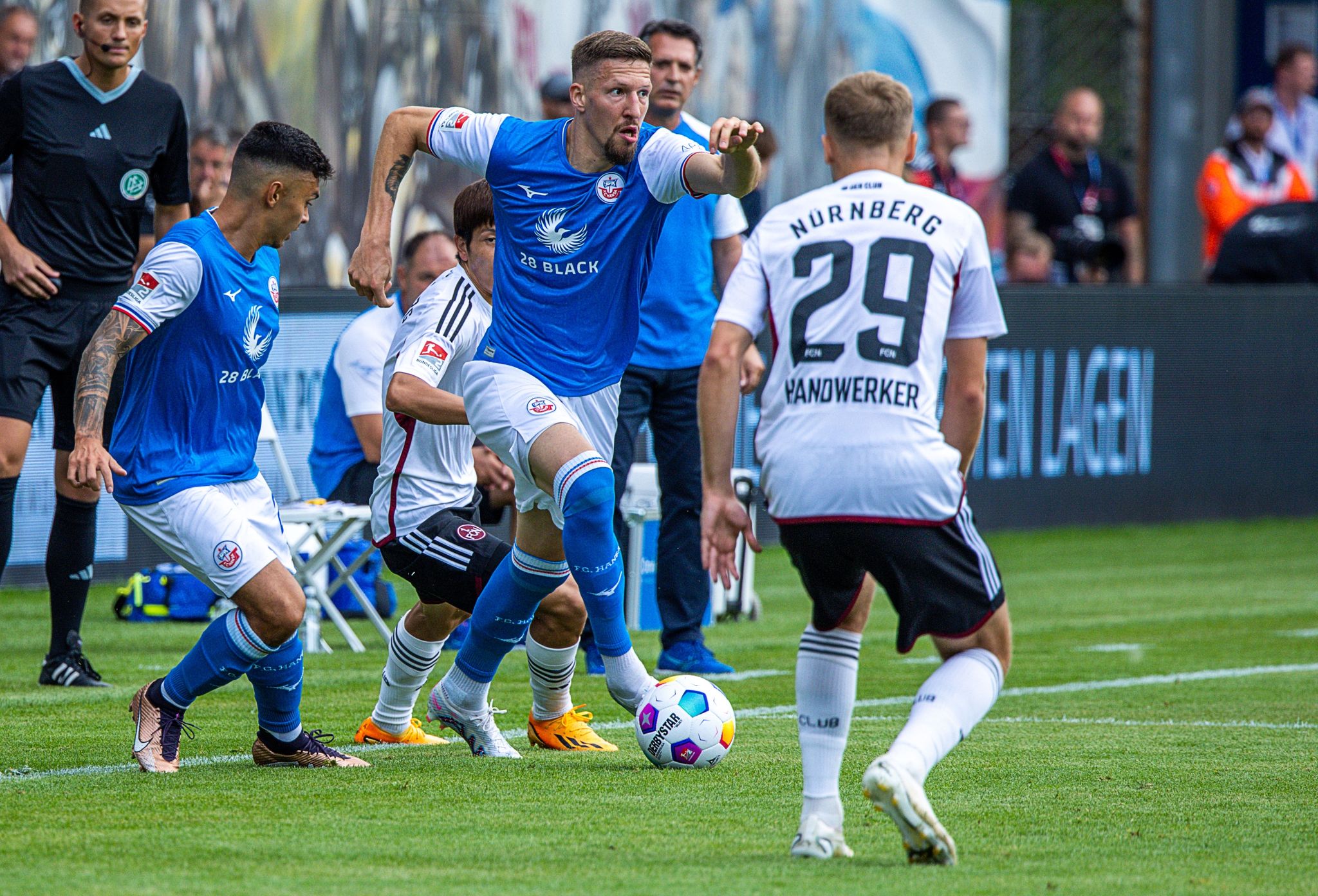 1. FC Nürnberg verliert bei Fiél-Debüt in Rostock