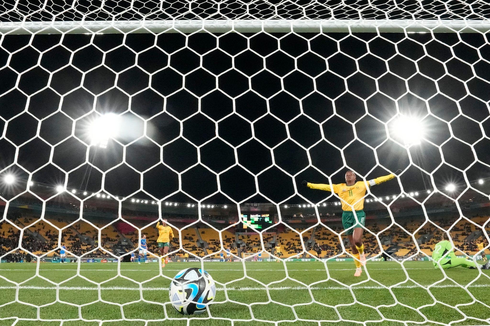 Südafrika dreht Partie und folgt Schweden ins Achtelfinale