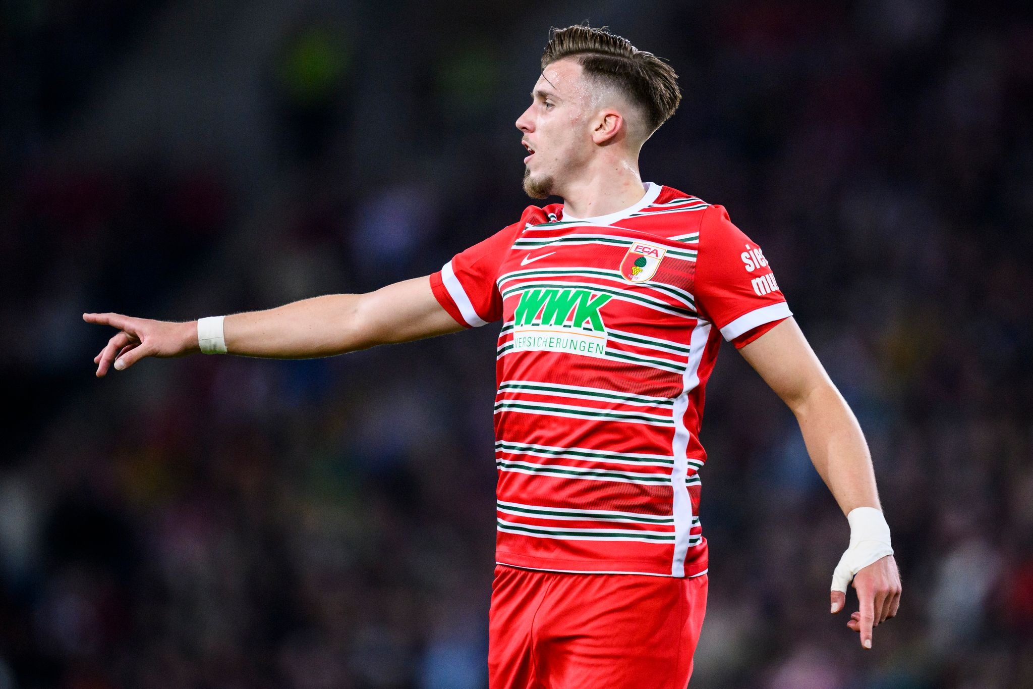 Demirovic neuer Kapitän beim FC Augsburg