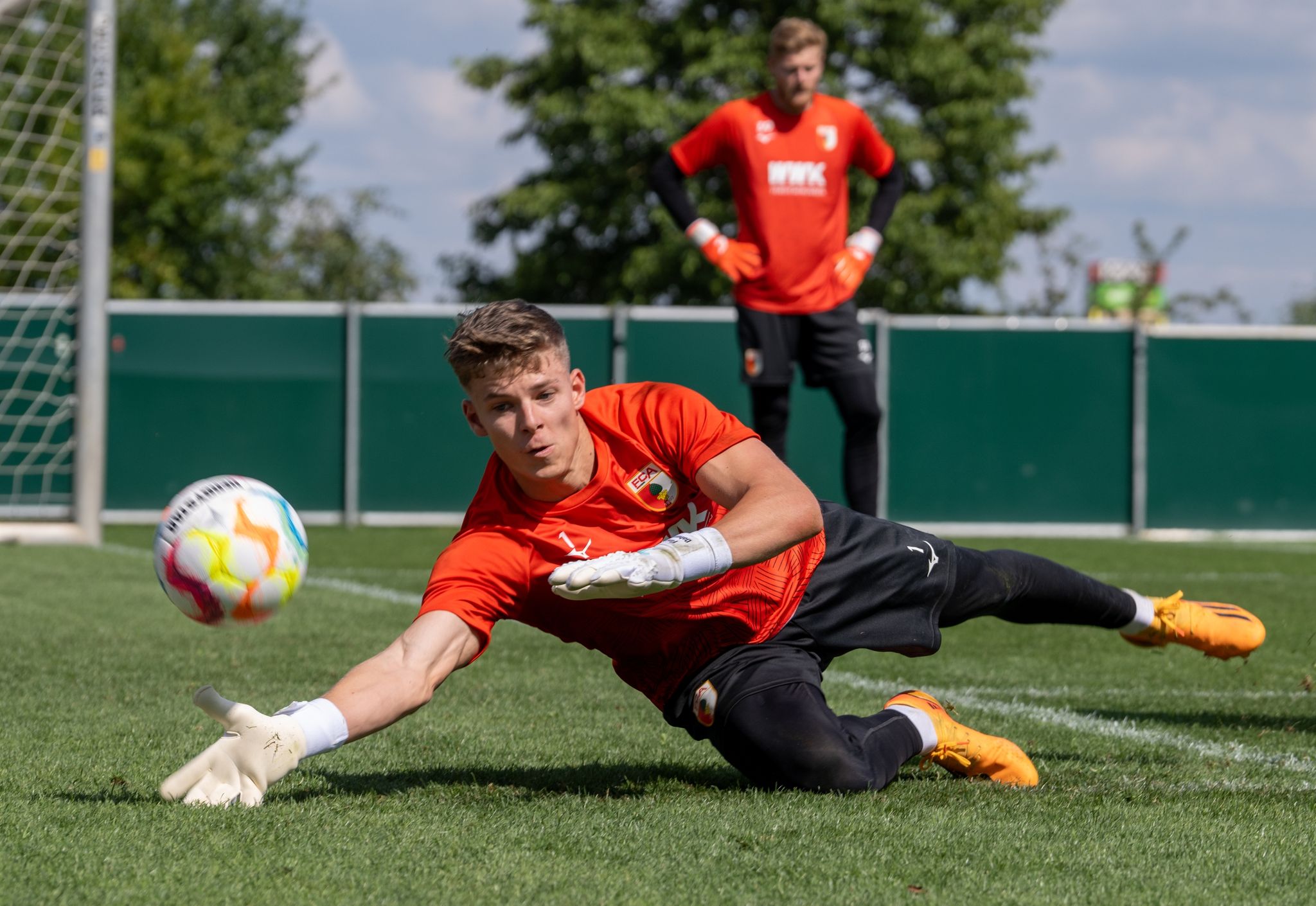 FC Augsburg vor Pokal-Duell in Hachings «Hexenkessel»