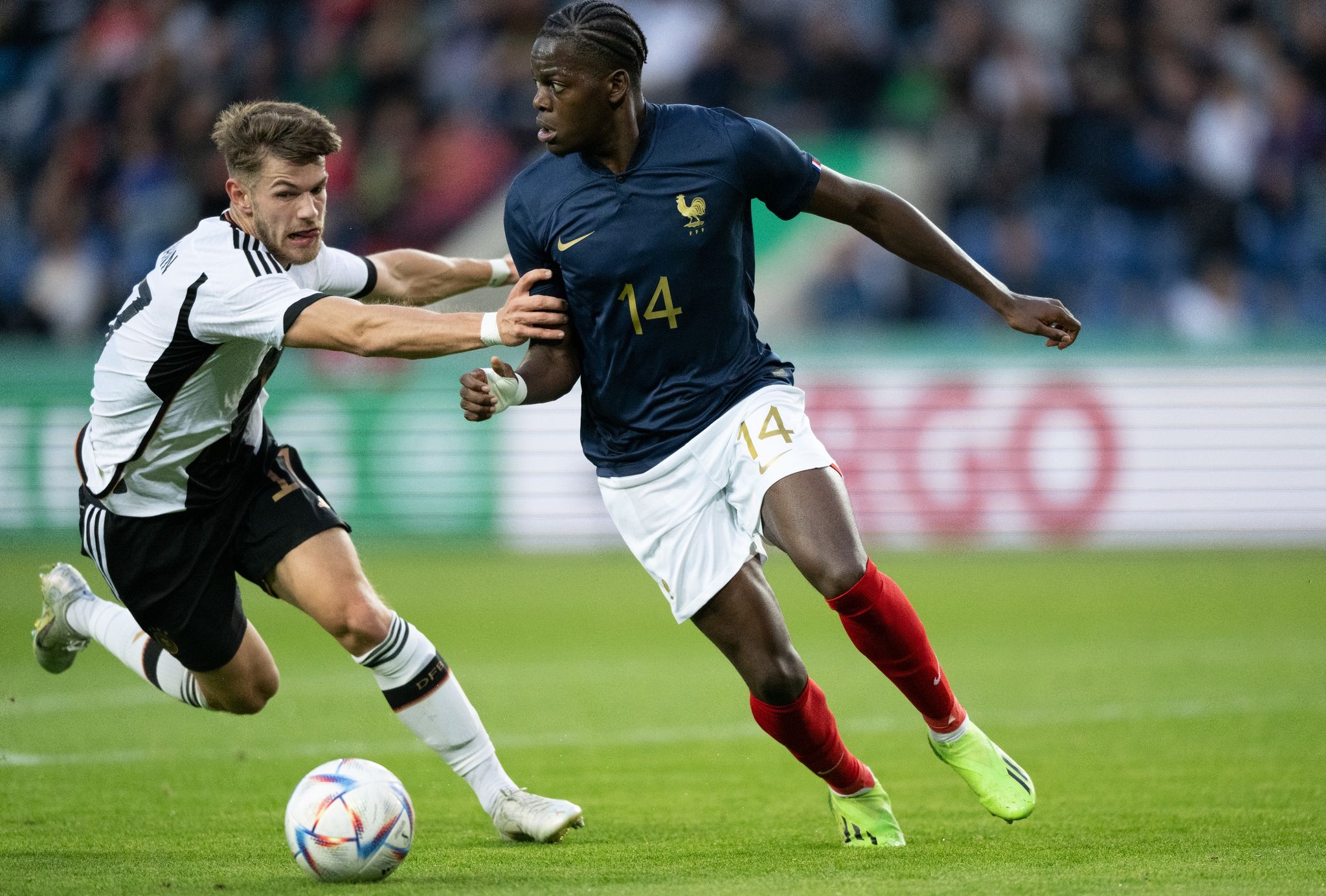 RB Leipzig verpflichtet Castello Lukeba aus Lyon