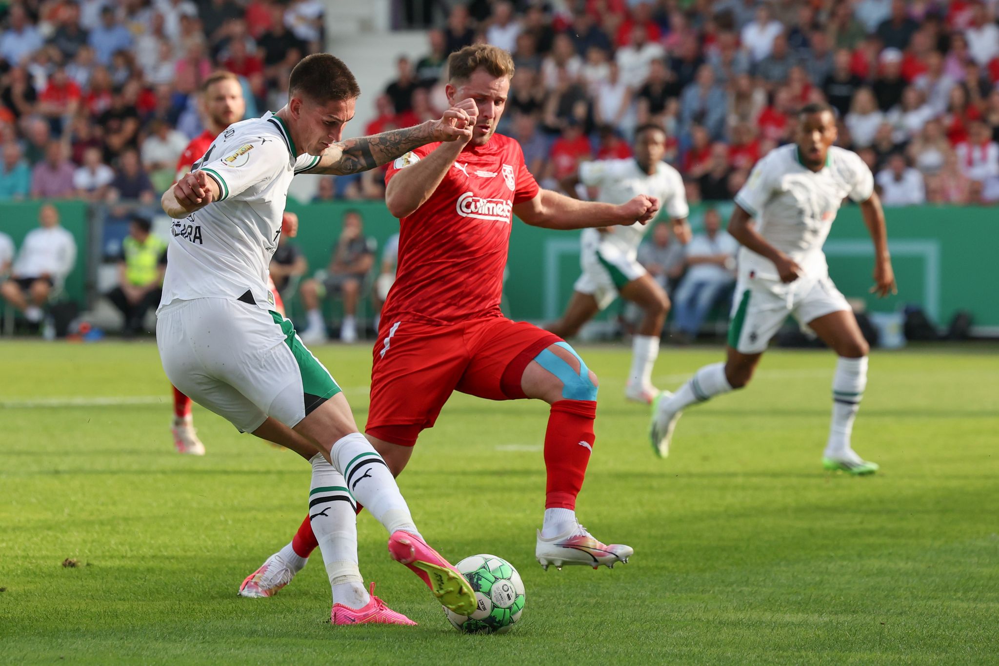 Gladbach und Schalke in Runde zwei – Hannover und KSC raus