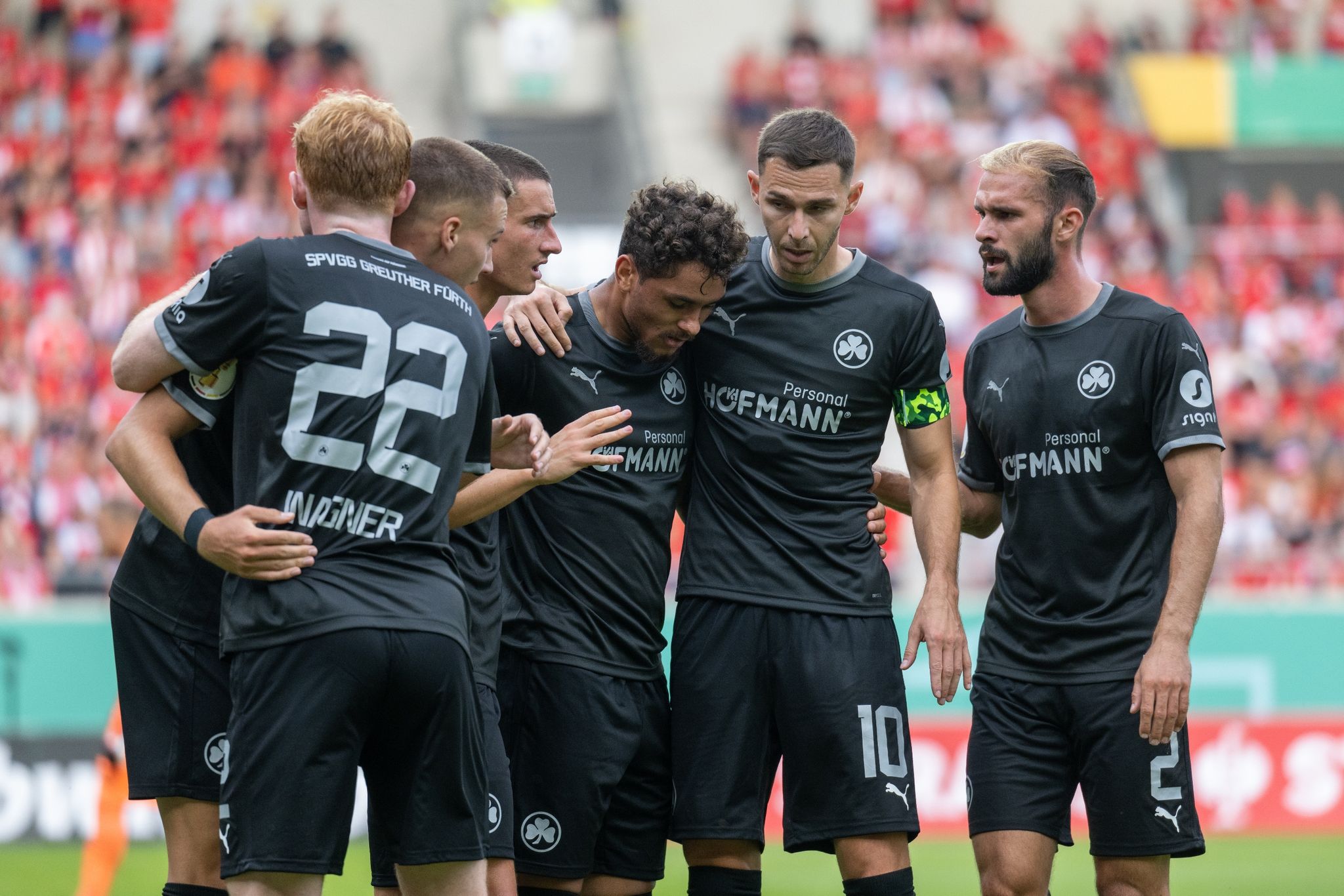 Greuther Fürth zieht in zweite Runde ein