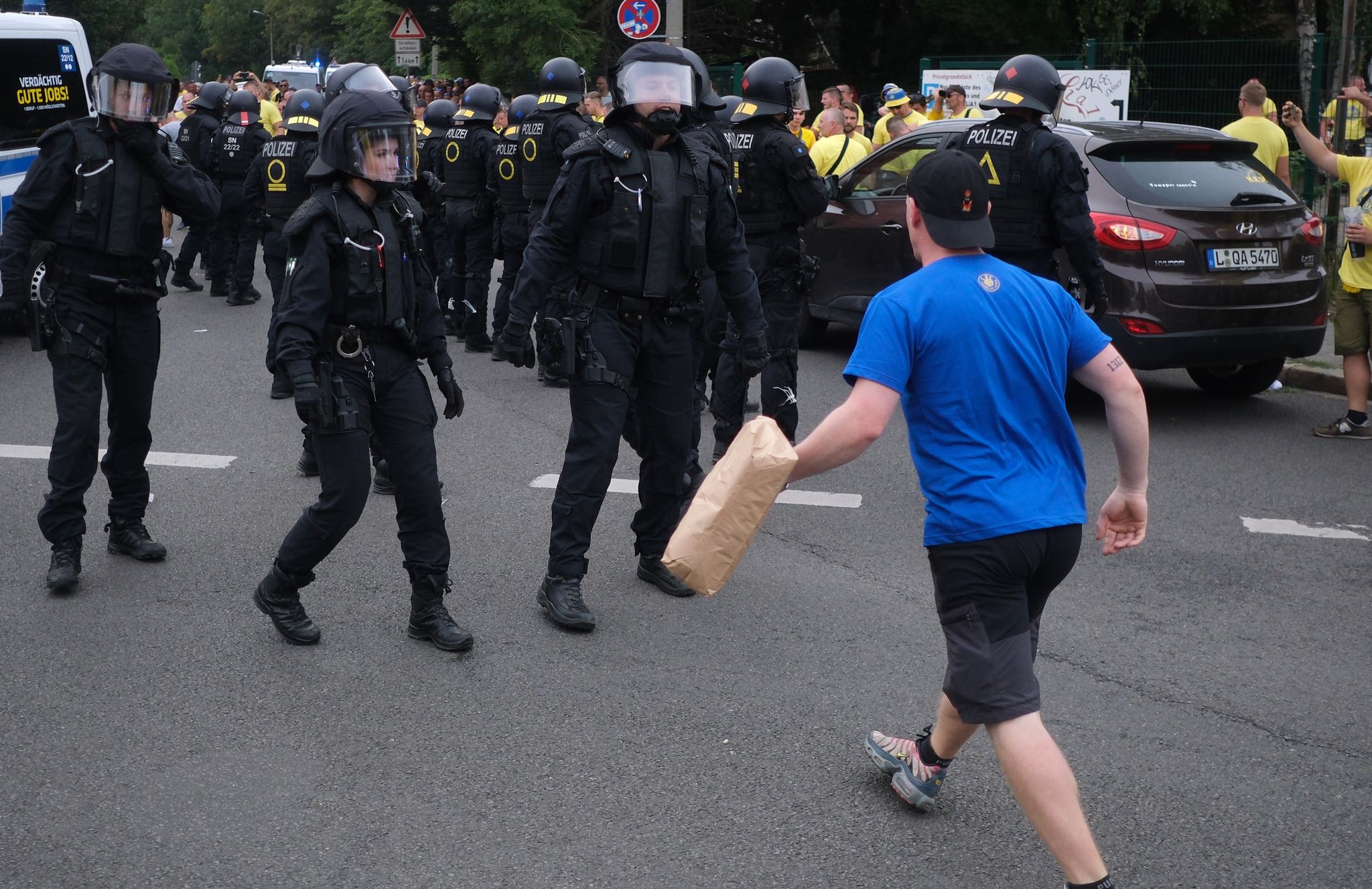 Leipzig: Zwei Eintracht-Fans vor Pokalspiel schwer verletzt
