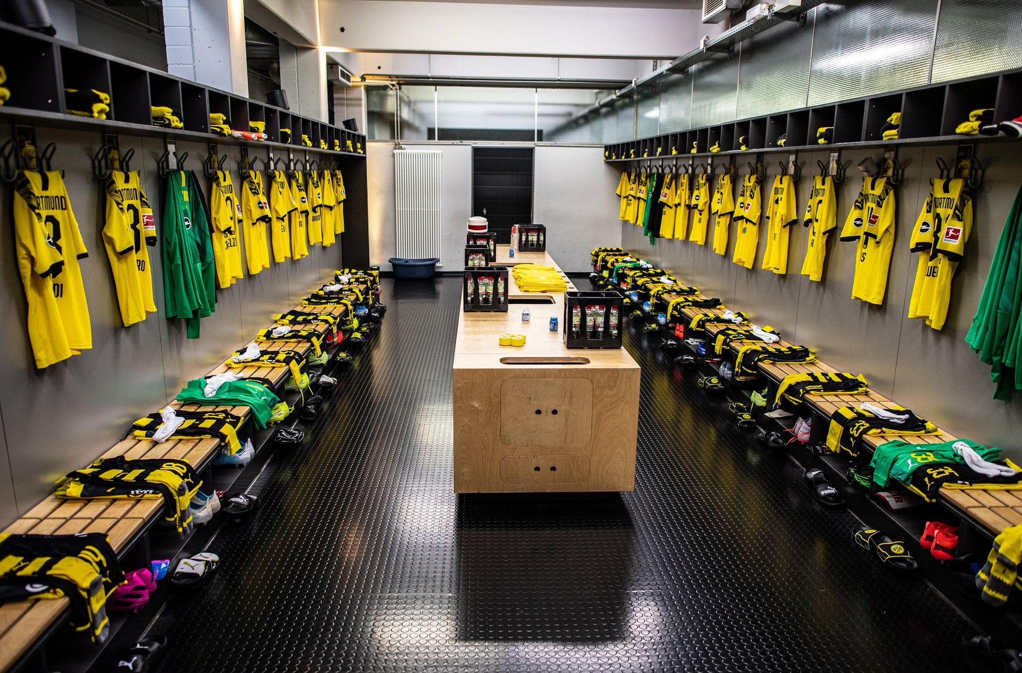 Deutsche wenig interessiert an mehr Nähe im Profifußball