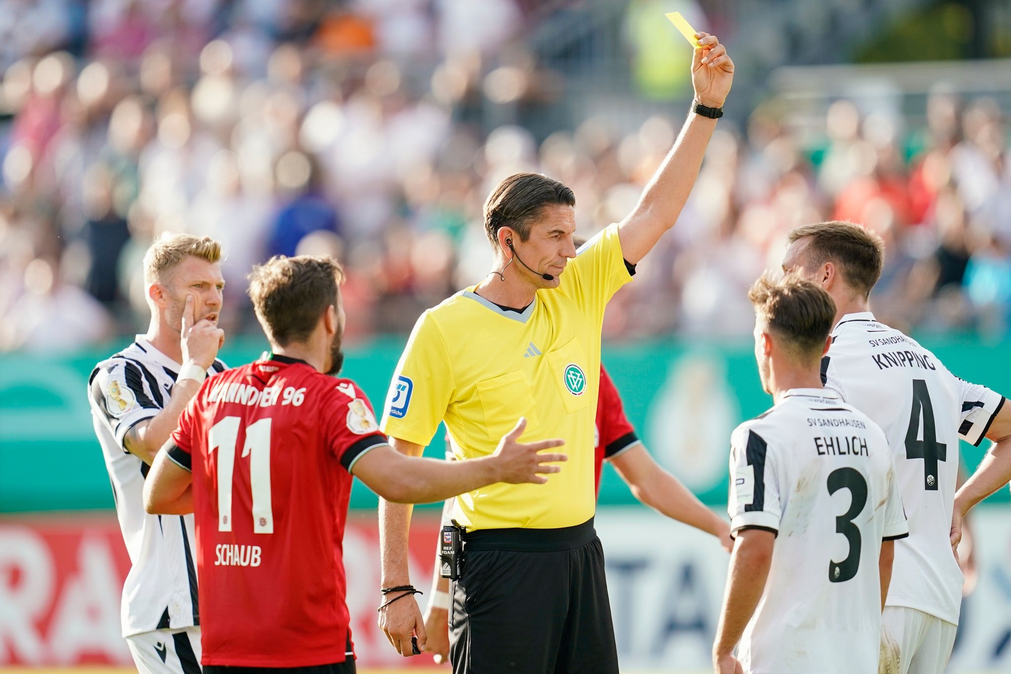 Schiedsrichter: TV-Serie über Referees hilft VAR-Akzeptanz