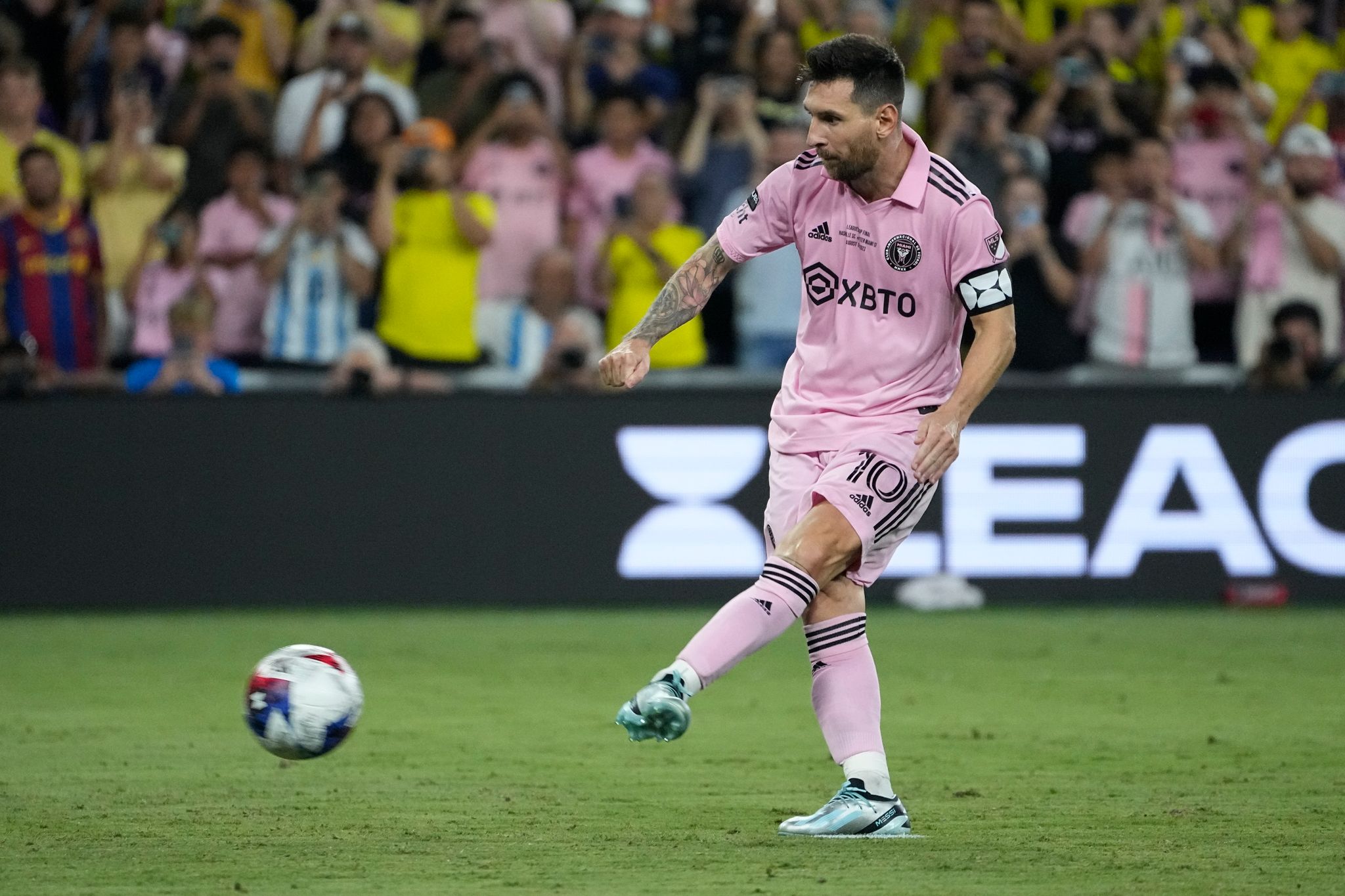 Messi kommt von der Bank und trifft erneut für Miami