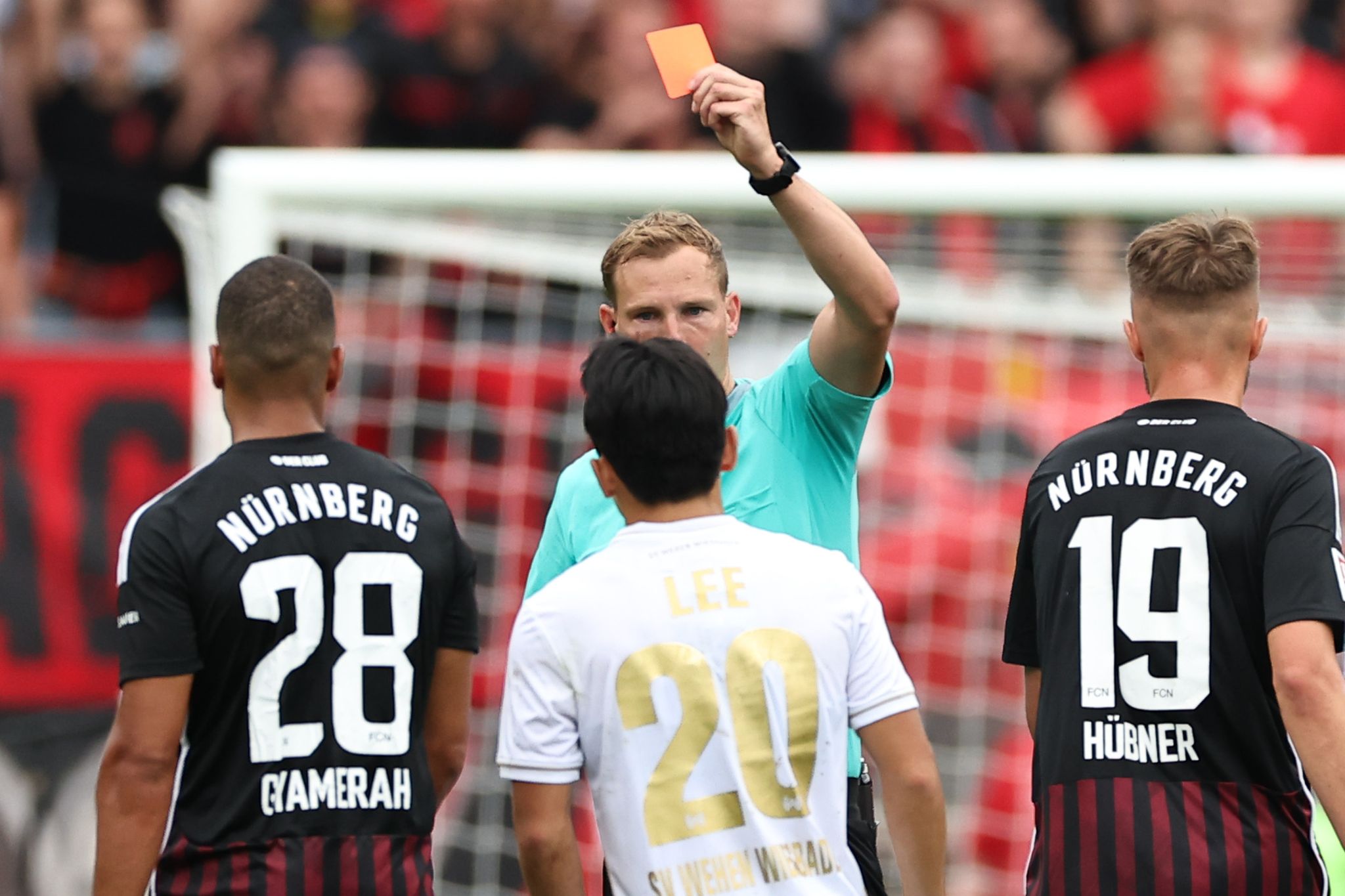 Dreimal Rot: 1. FC Nürnberg besiegt Wehen Wiesbaden
