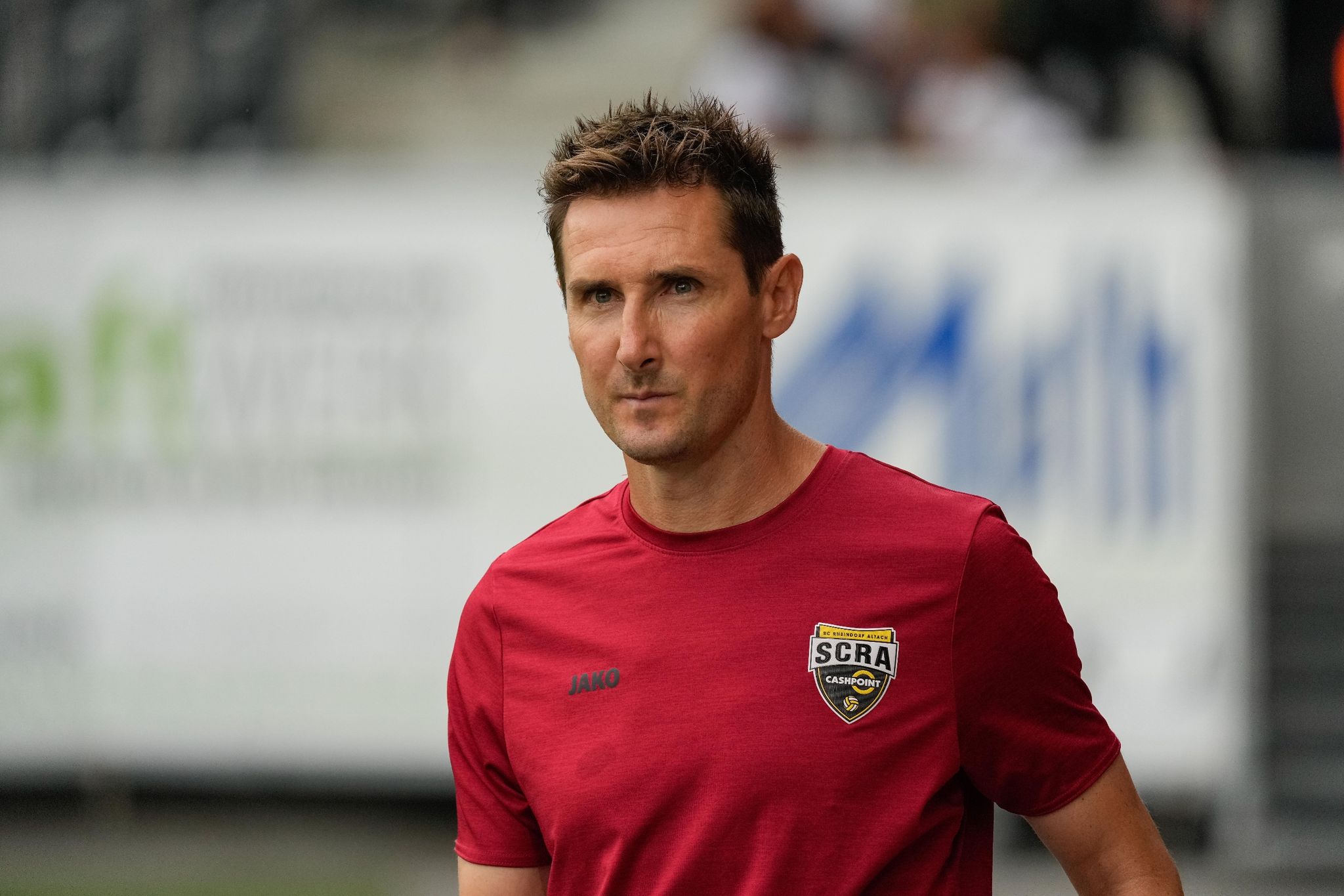 Miroslav Klose erhält Preis von UEFA-Präsident Čeferin