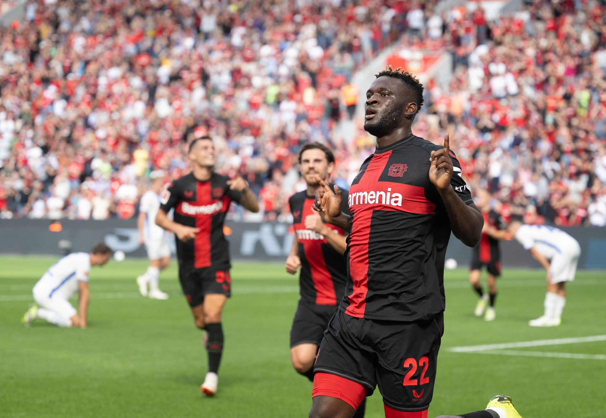 Bayer holt dritten Sieg – Freiburg geht in Stuttgart unter
