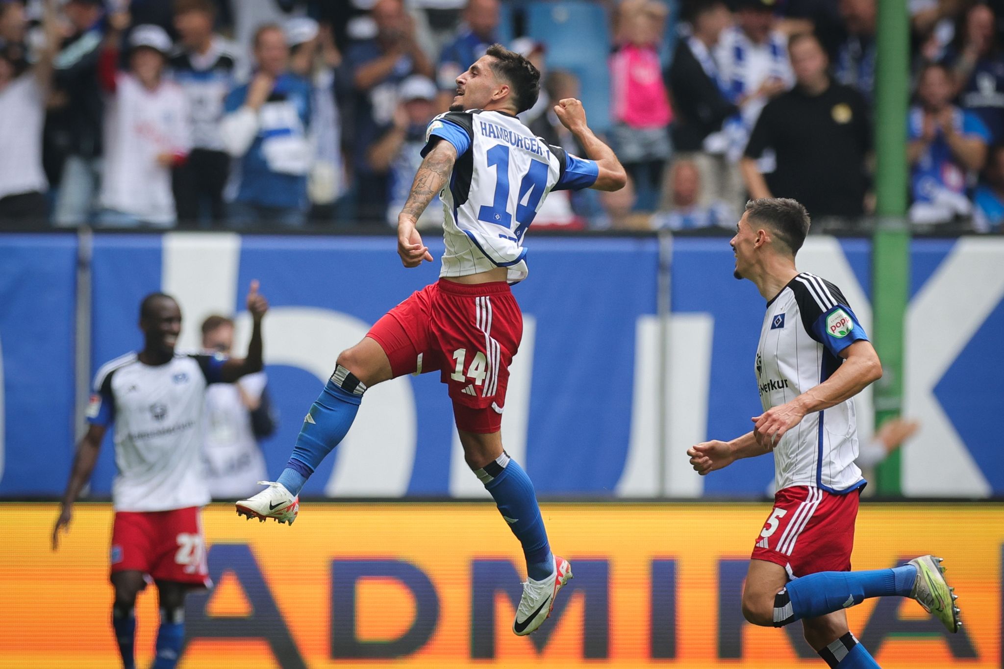 HSV nach 2:0 im Nordduell gegen Rostock wieder an der Spitze