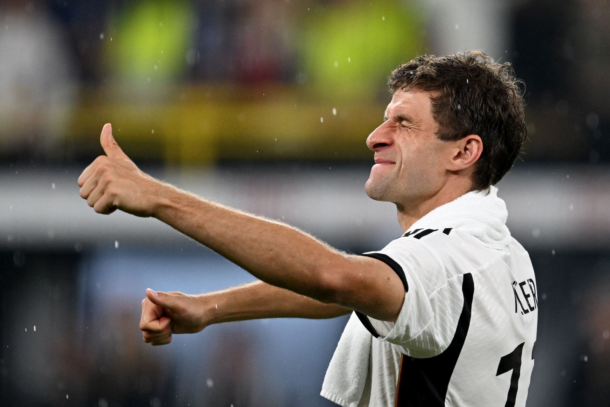 Thomas Müller macht Thomas-Müller-Dinge mit «Glücksgefühlen»