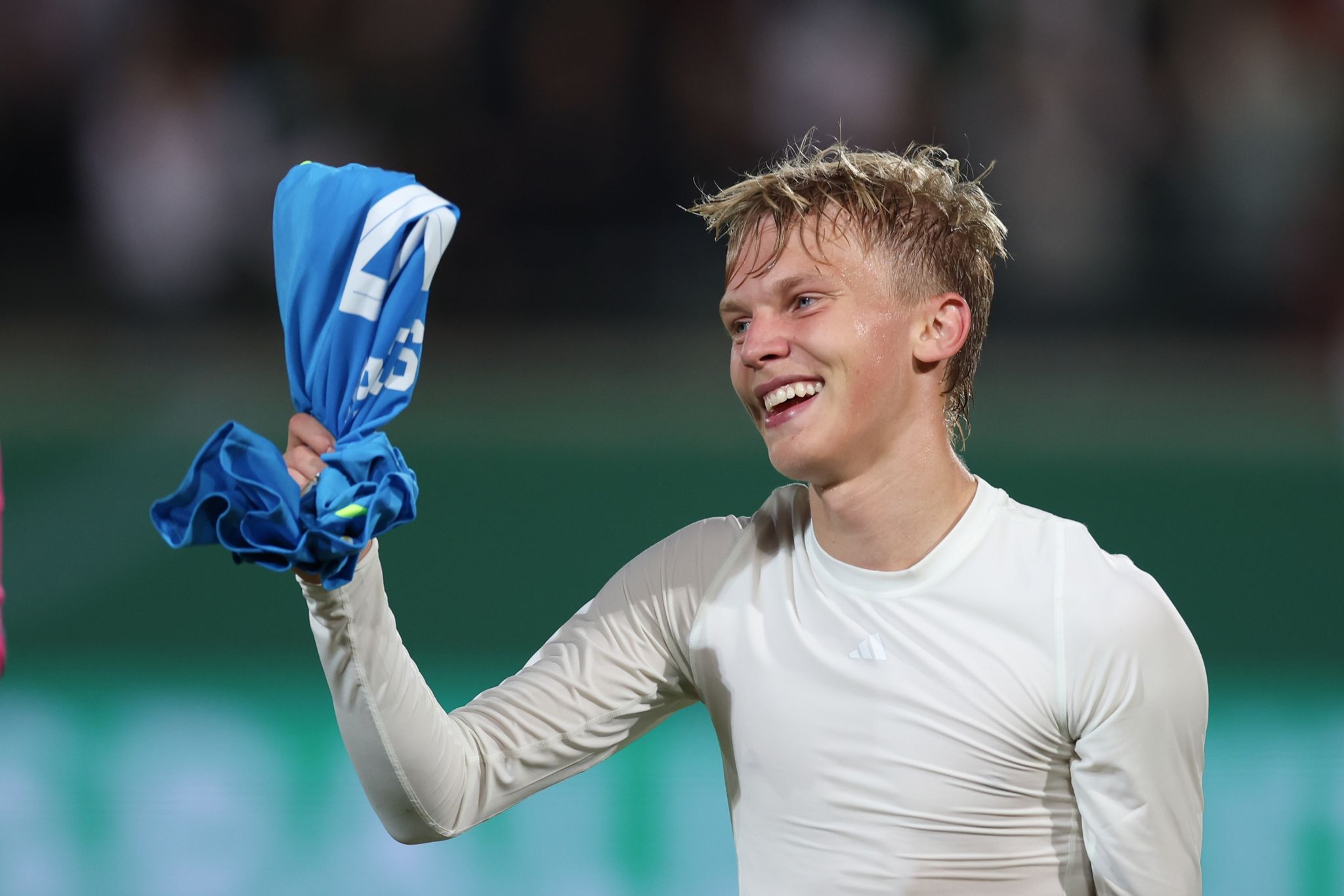 FC Bayern und Abwehrtalent Krätzig verlängern bis 2027