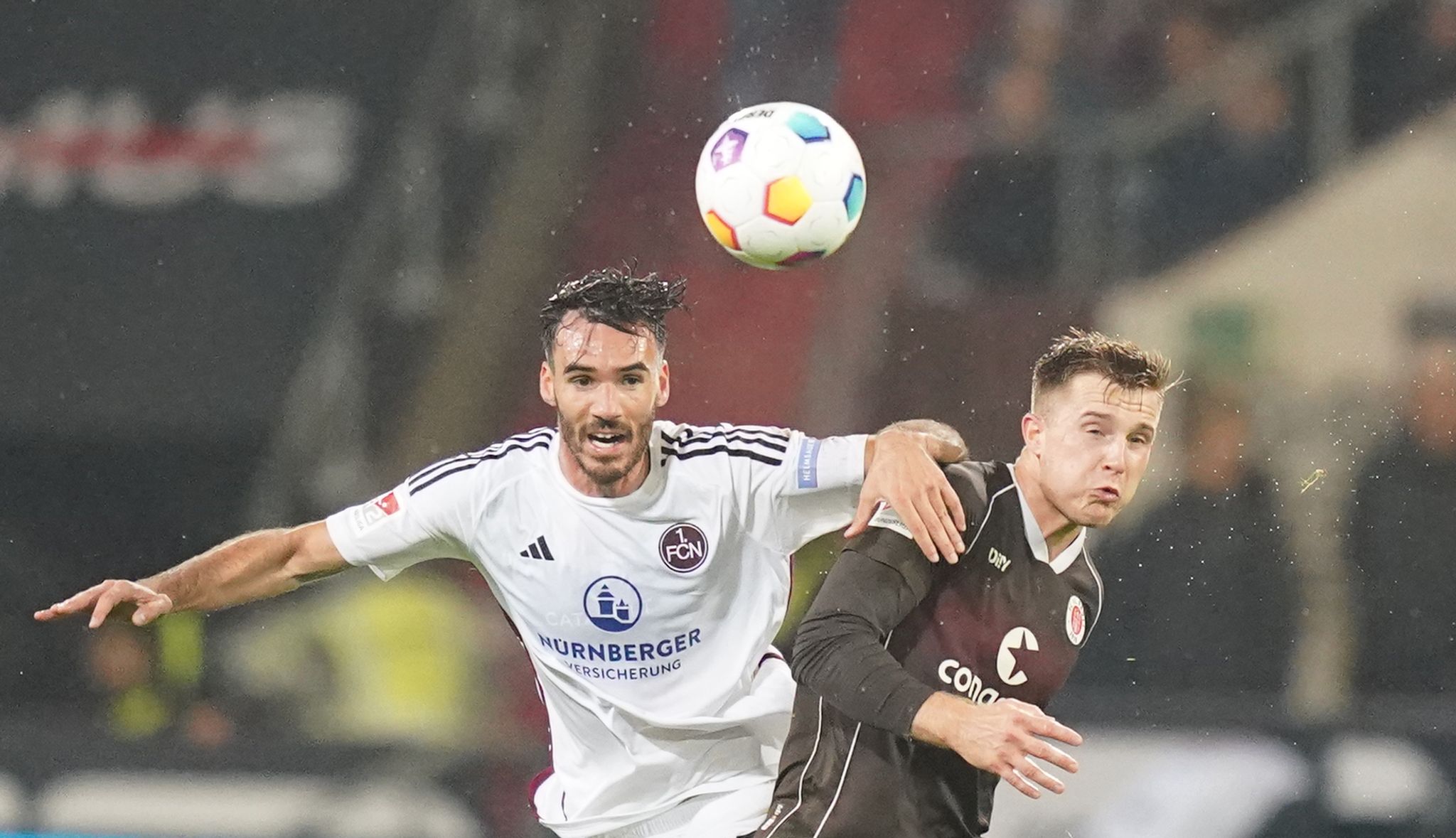 5:1 gegen Nürnberg: FC St. Pauli weiter Erster