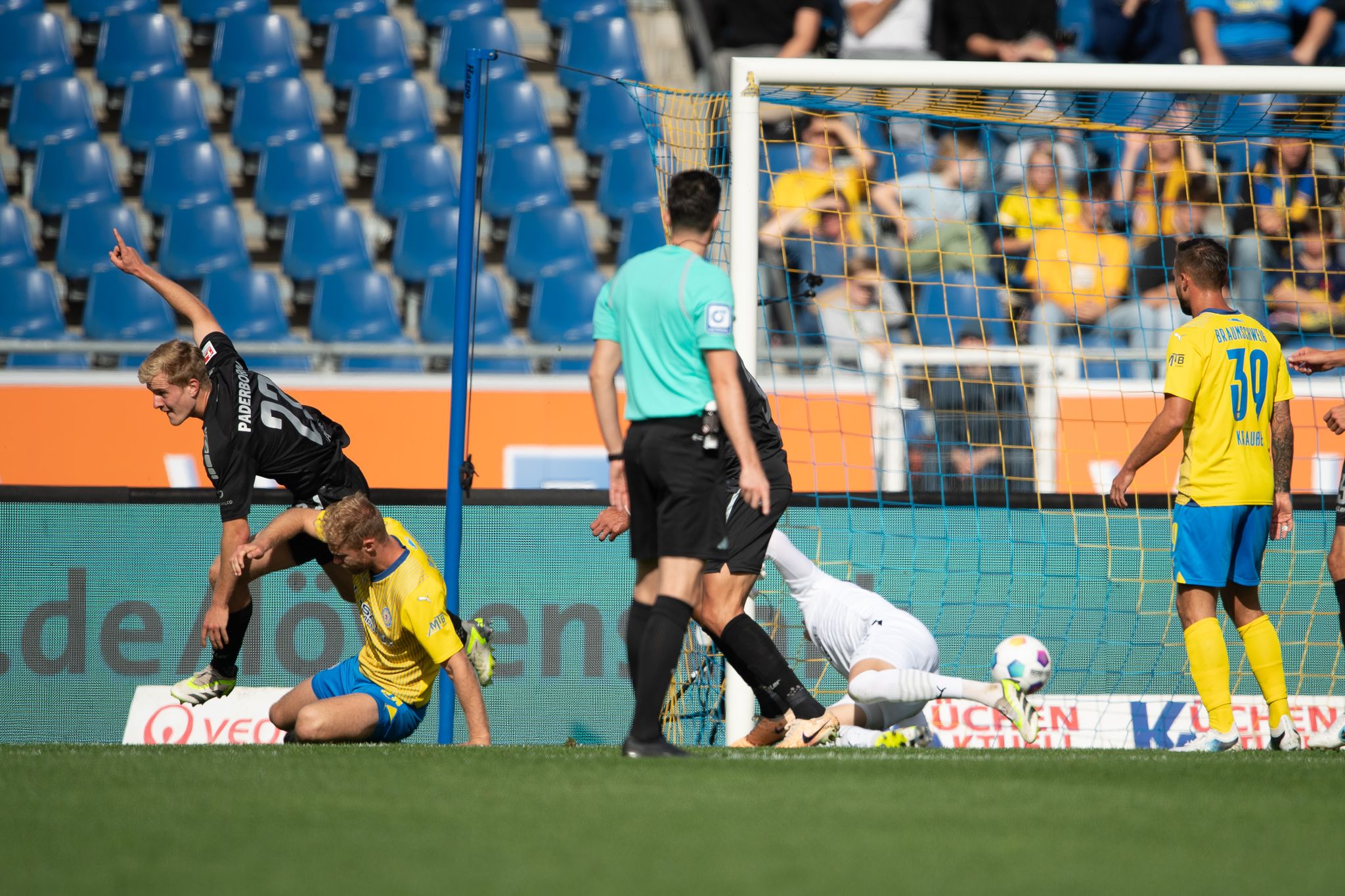 Braunschweig nach Heimniederlage gegen Paderborn Letzter