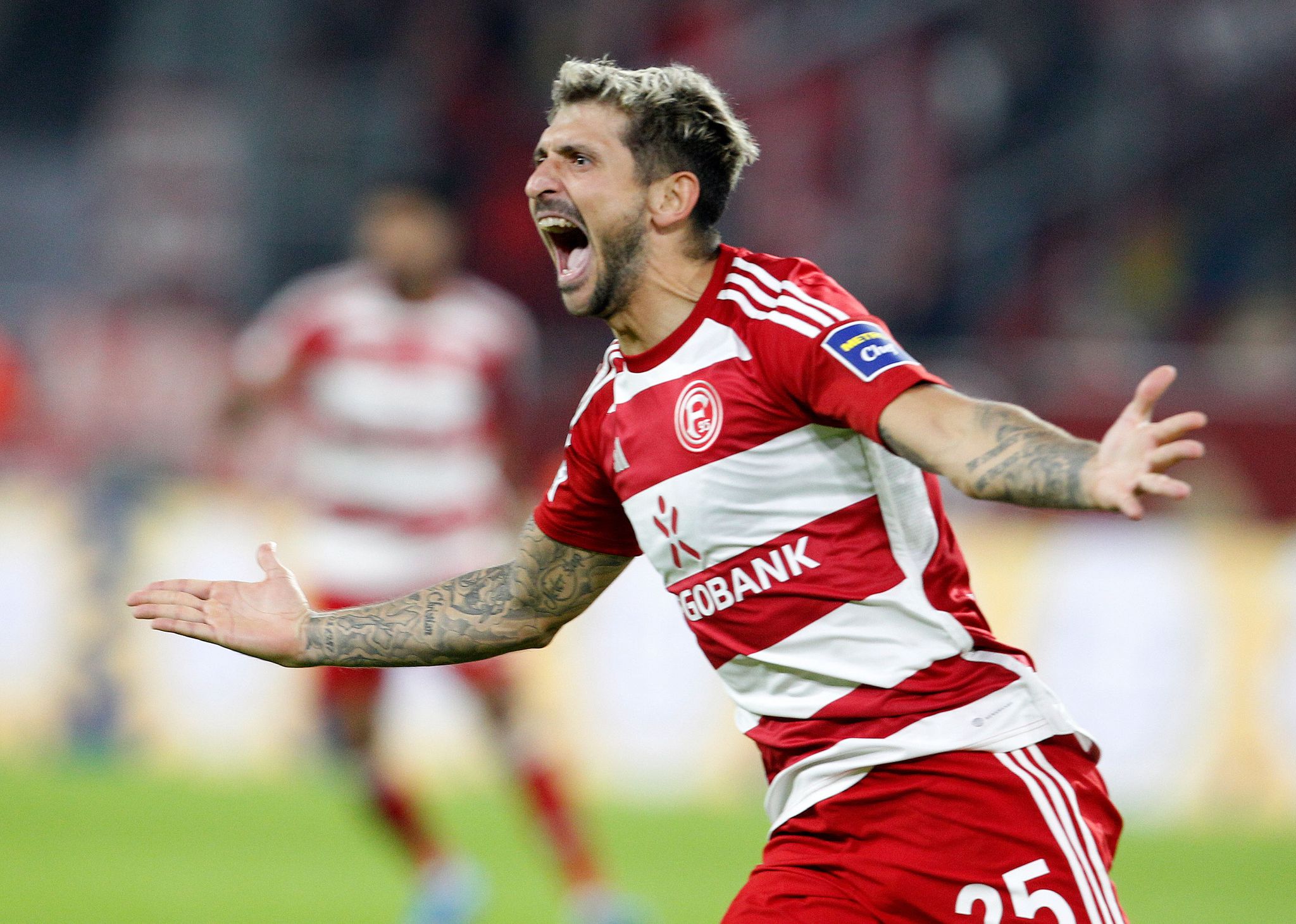 Fortuna Düsseldorf feiert nach Aufholjagd bei Gratis-Party