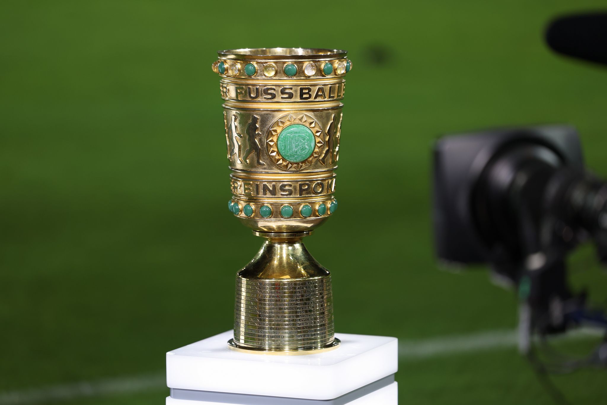 Chance für die Kleinen? Nur sechs Bundesligisten weiter