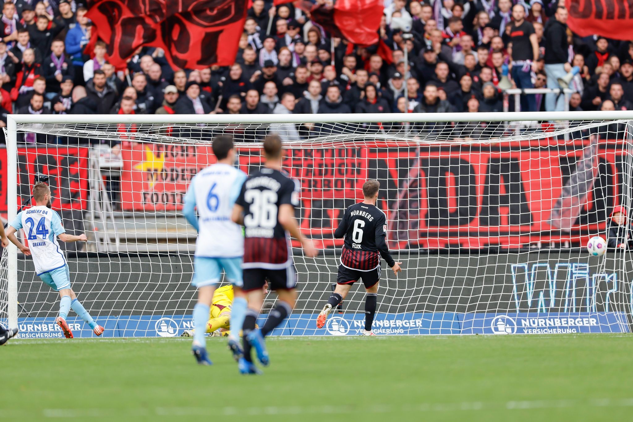 Schalke stoppt befreundete Nürnberger mit spätem Siegtor