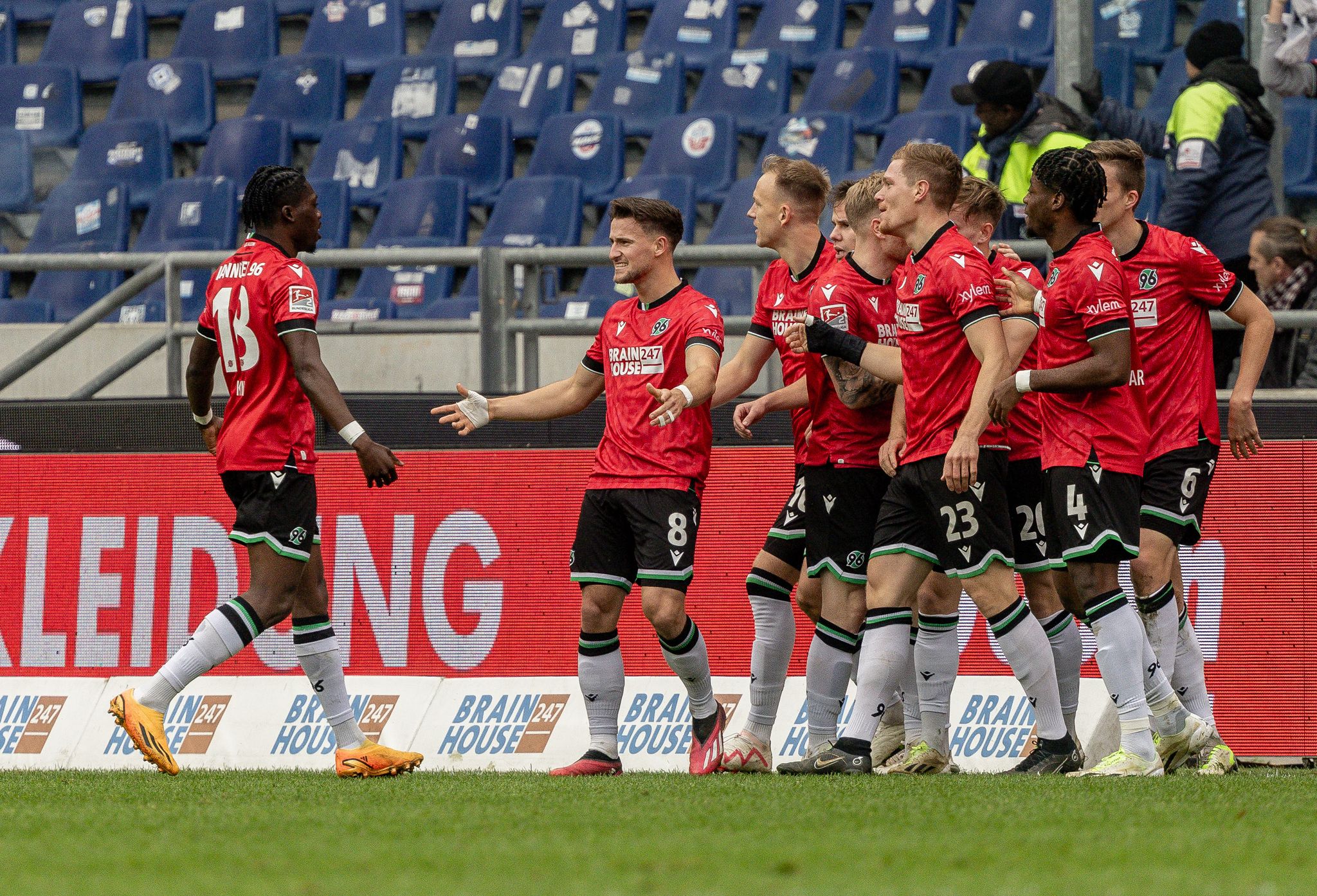 Hannover bleibt Aufstiegsaspirant – Hertha Remis in Rostock