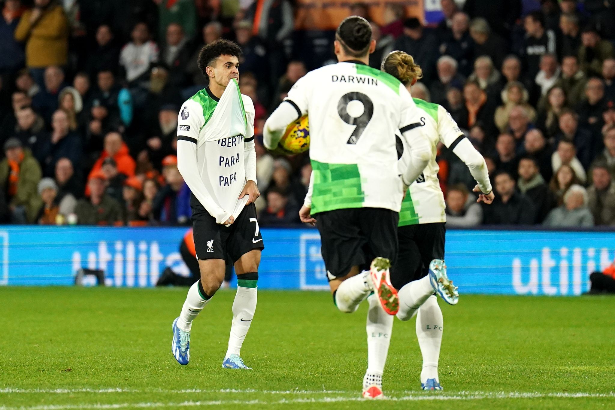 Nach Entführung der Eltern: Díaz rettet Liverpool Punkt