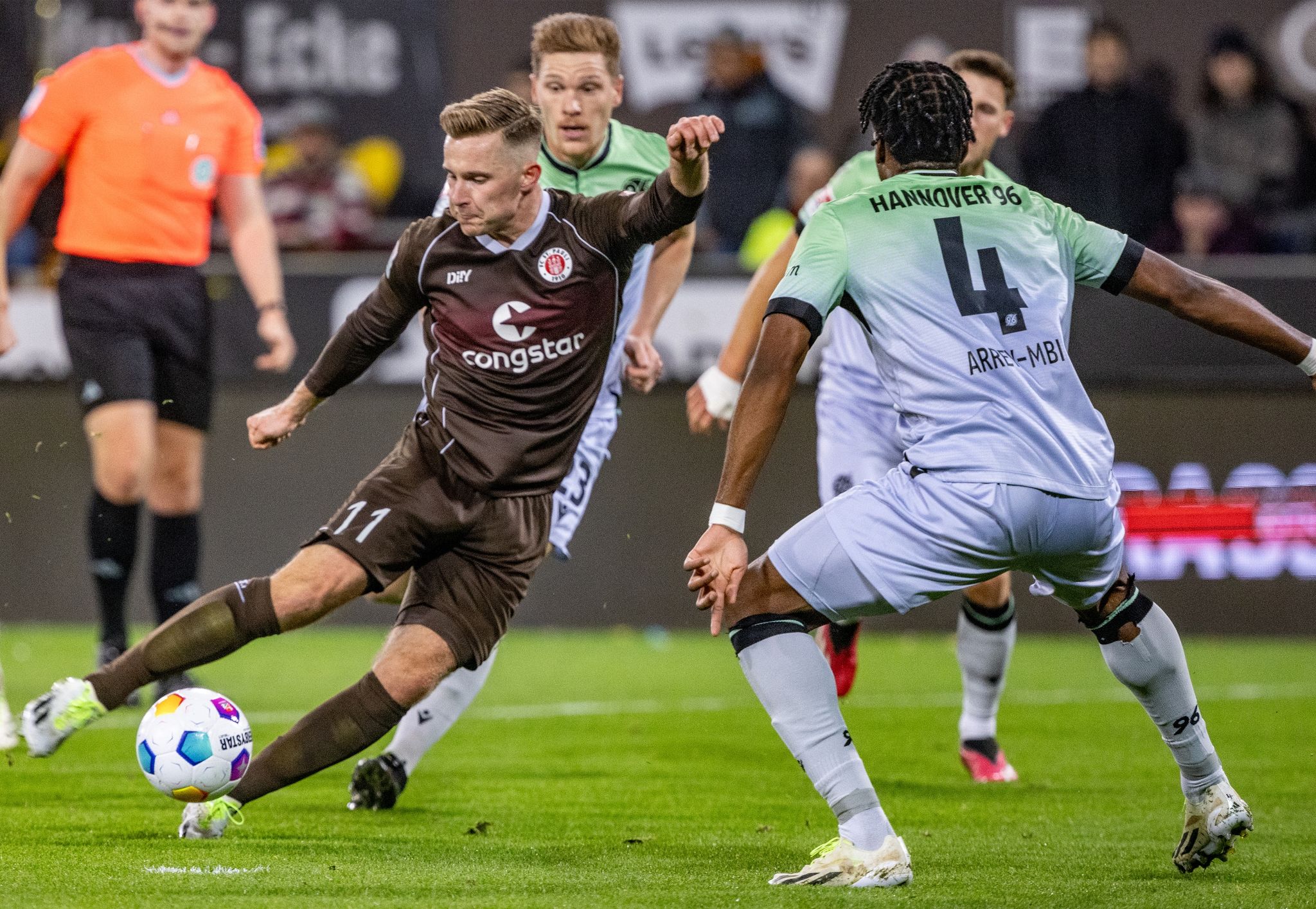 Krawalle begleiten Remis zwischen St. Pauli und Hannover