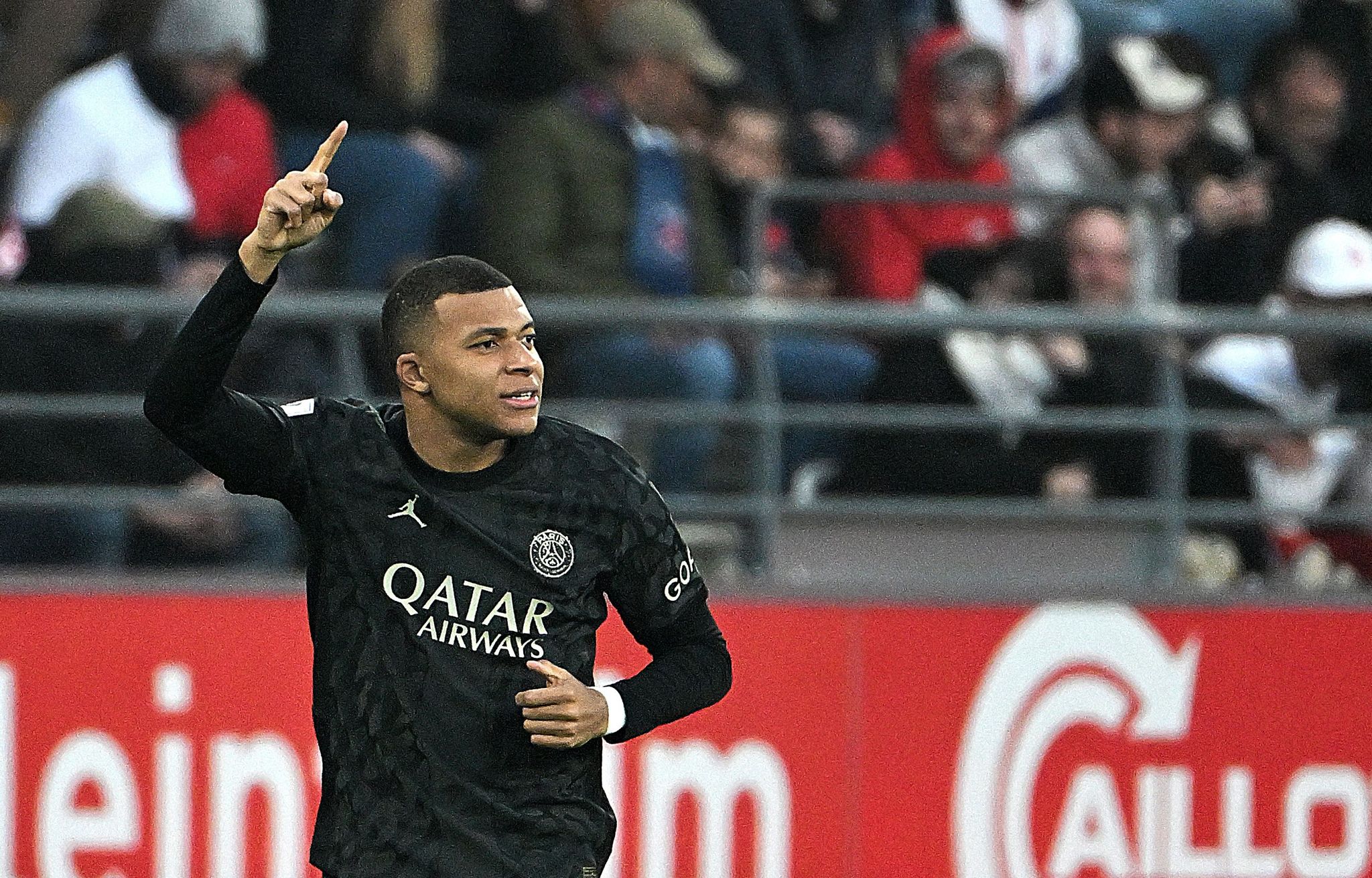 Mbappé schießt PSG an die Tabellenspitze