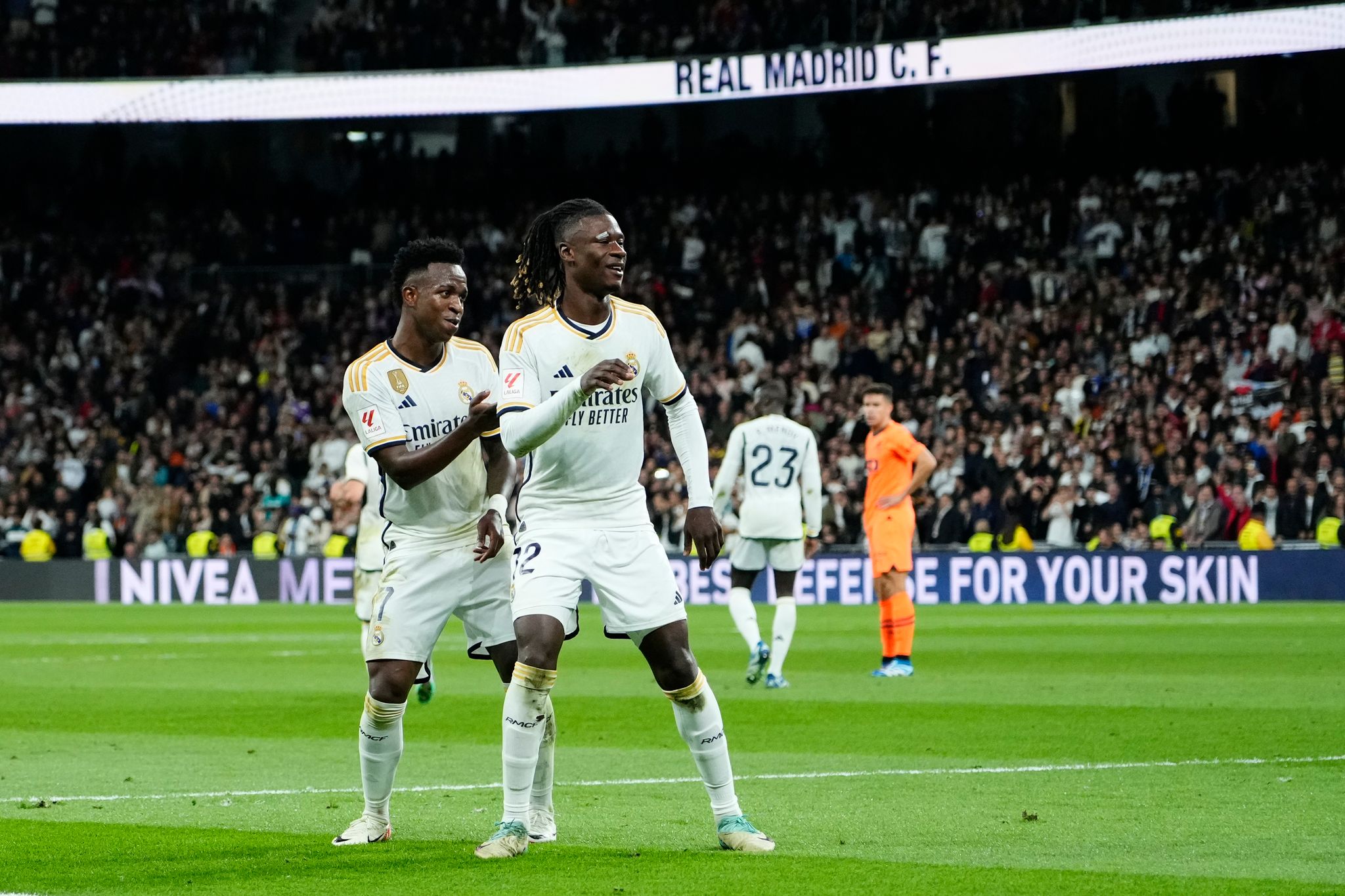 5:1 gegen Valencia: Real bleibt an Girona dran