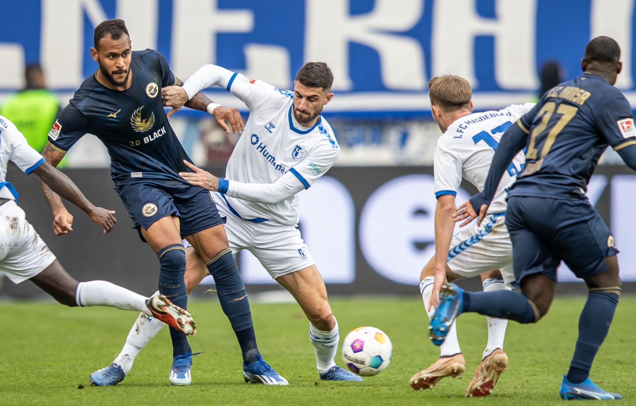 Rostock feiert Sieg im Ost-Duell in Magdeburg
