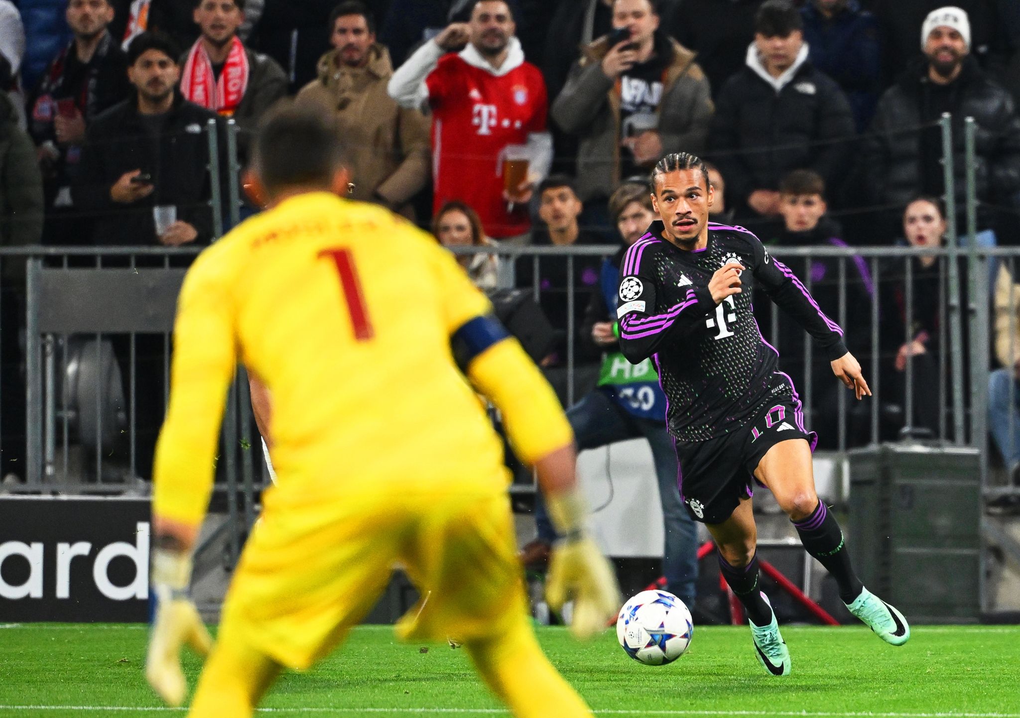 Freund: Sané und Davies sollen noch lange bei Bayern spielen