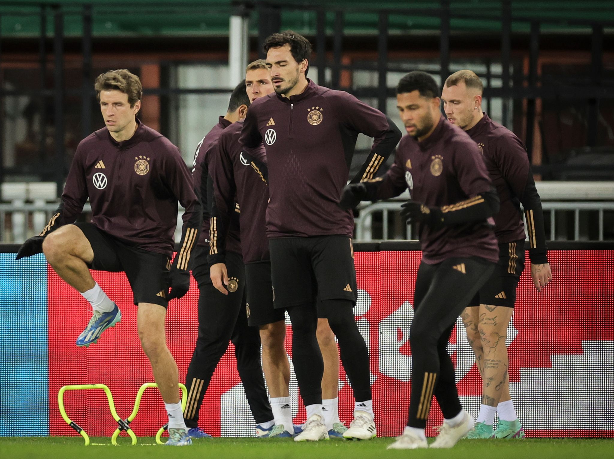 DFB-Elf mit «Ochsenkette» gegen Österreich?