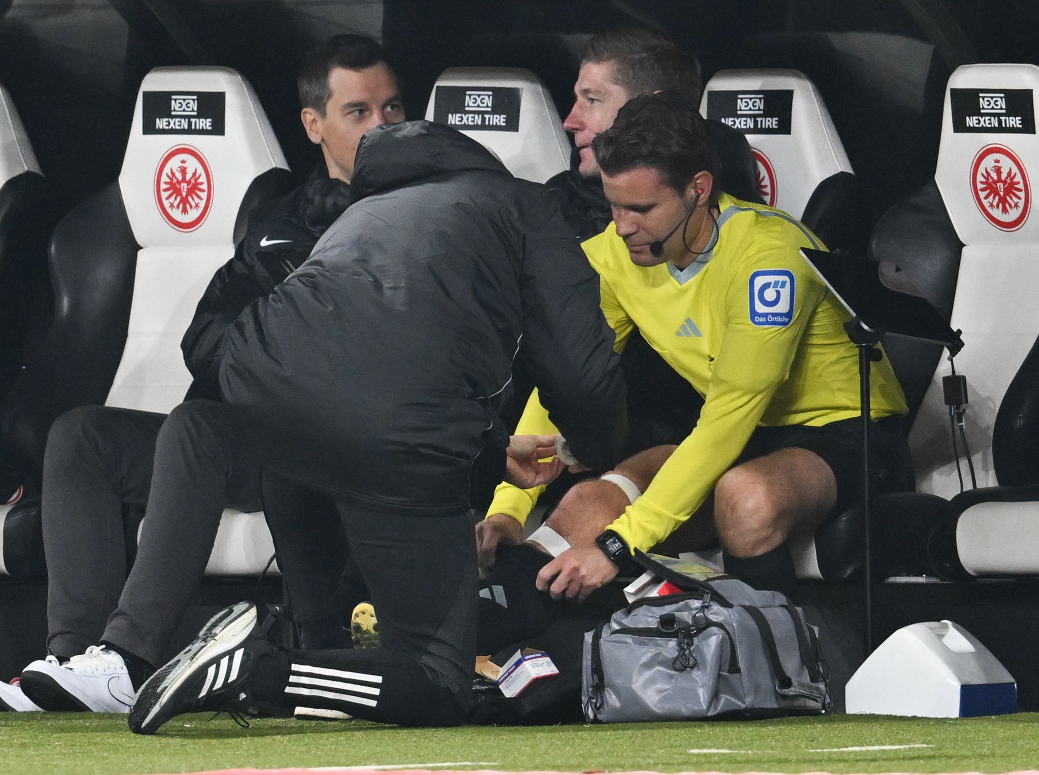 Trauriges Rekordspiel: Referee Brych erleidet Kreuzbandriss