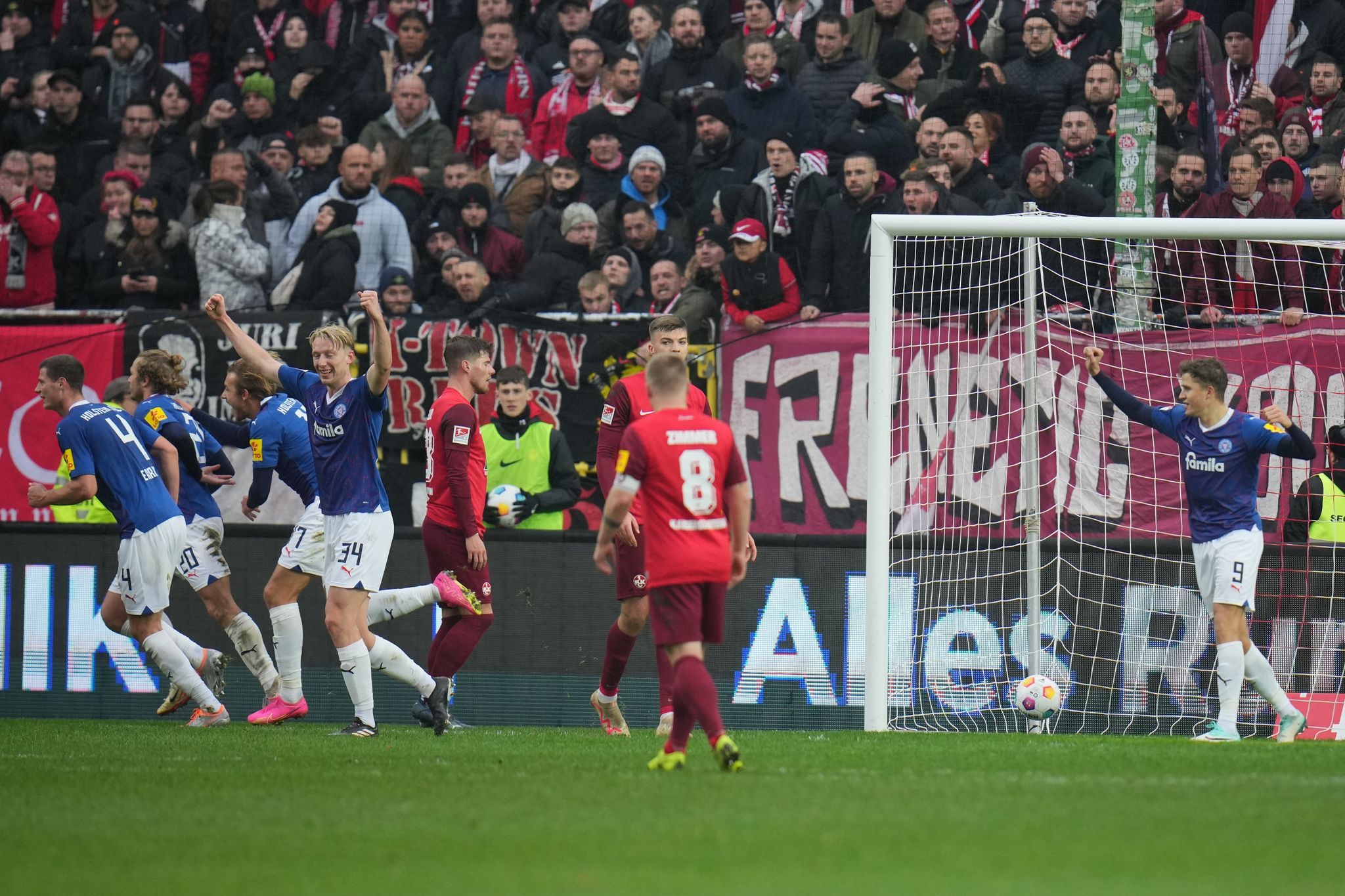 Holstein Kiel bleibt am Spitzen-Duo dran