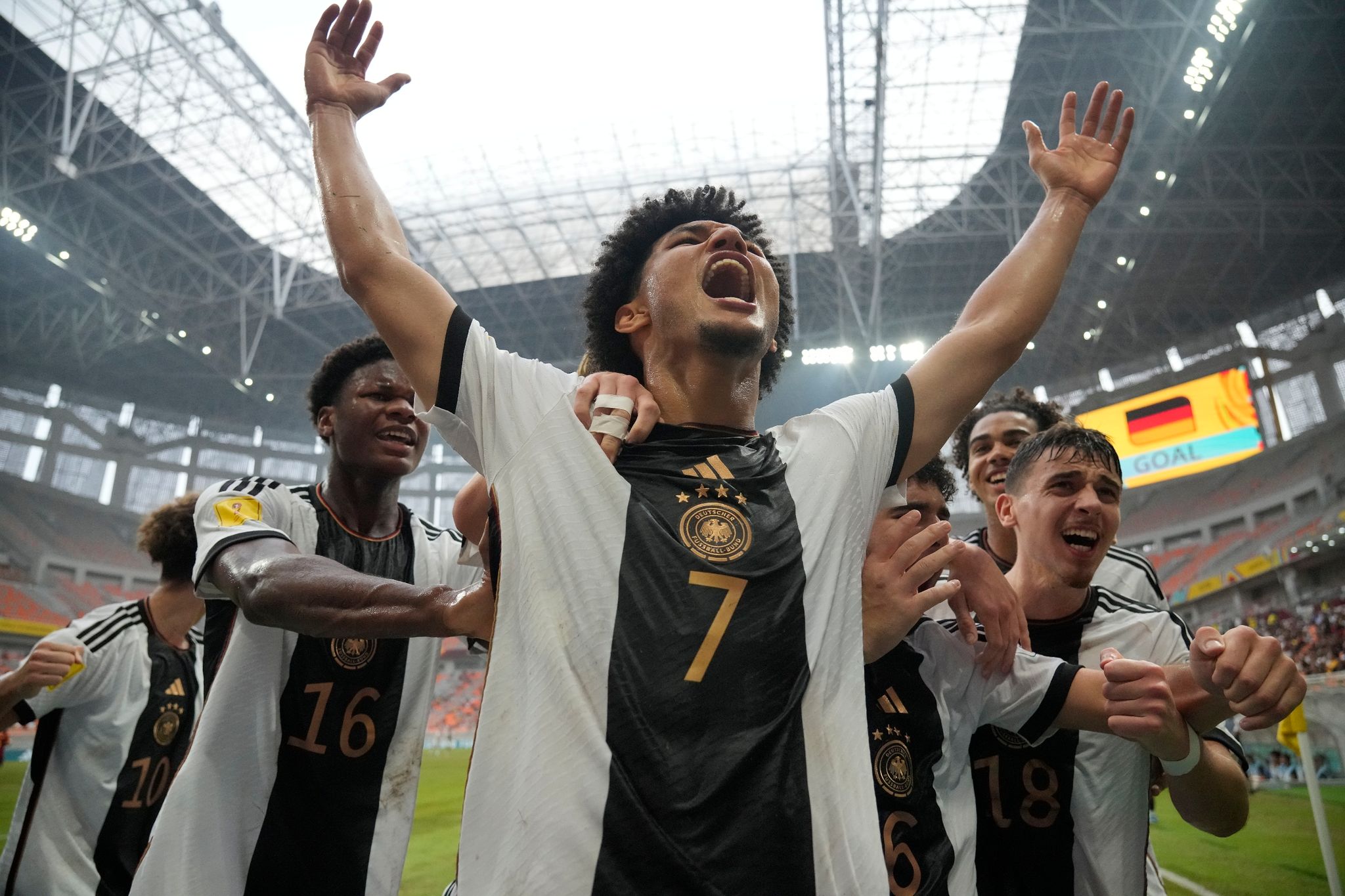 Deutsche U17 erreicht WM-Finale nach Elfmeter-Sieg