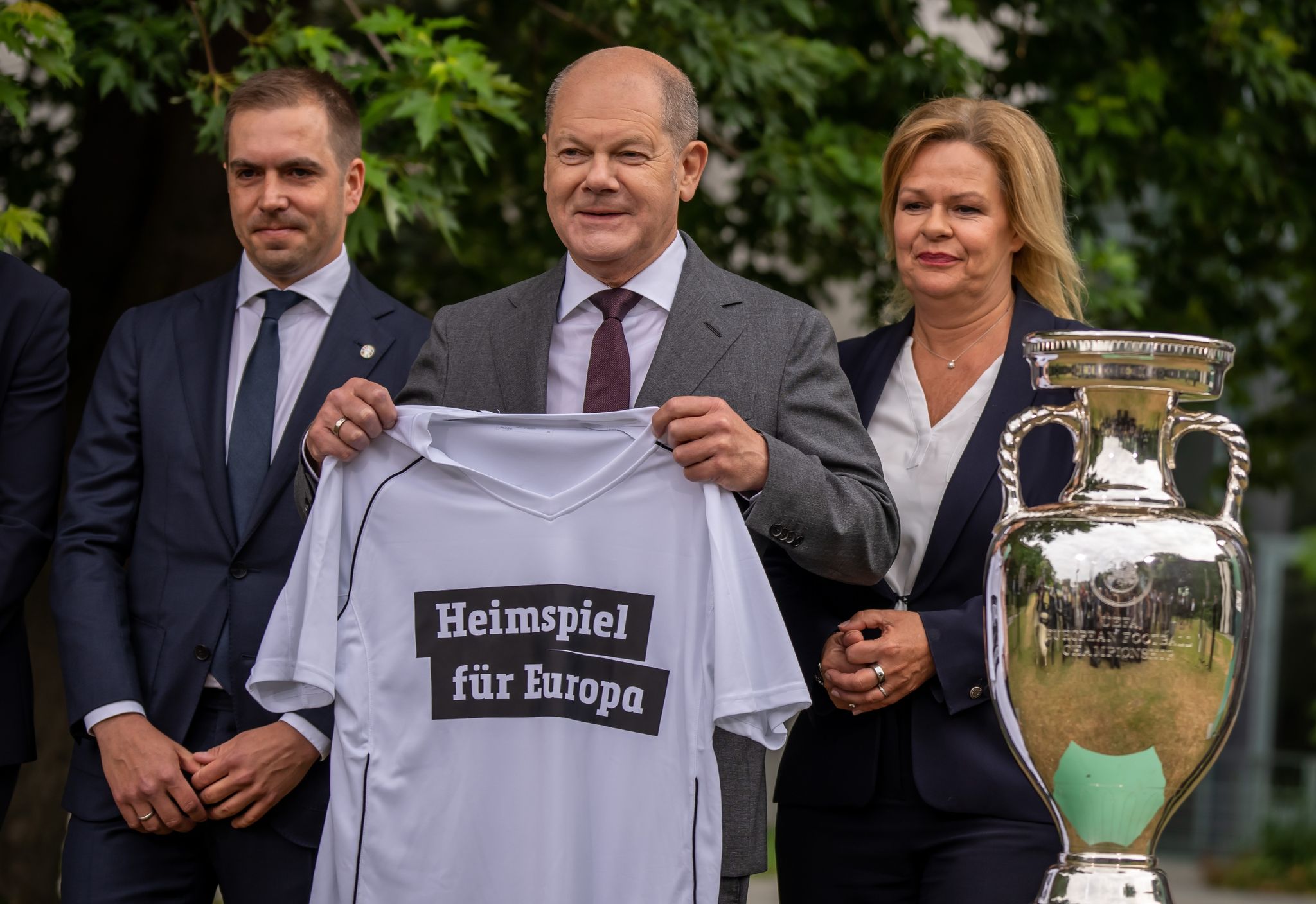 Kanzler Scholz gespannt auf deutsche EM-Gegner