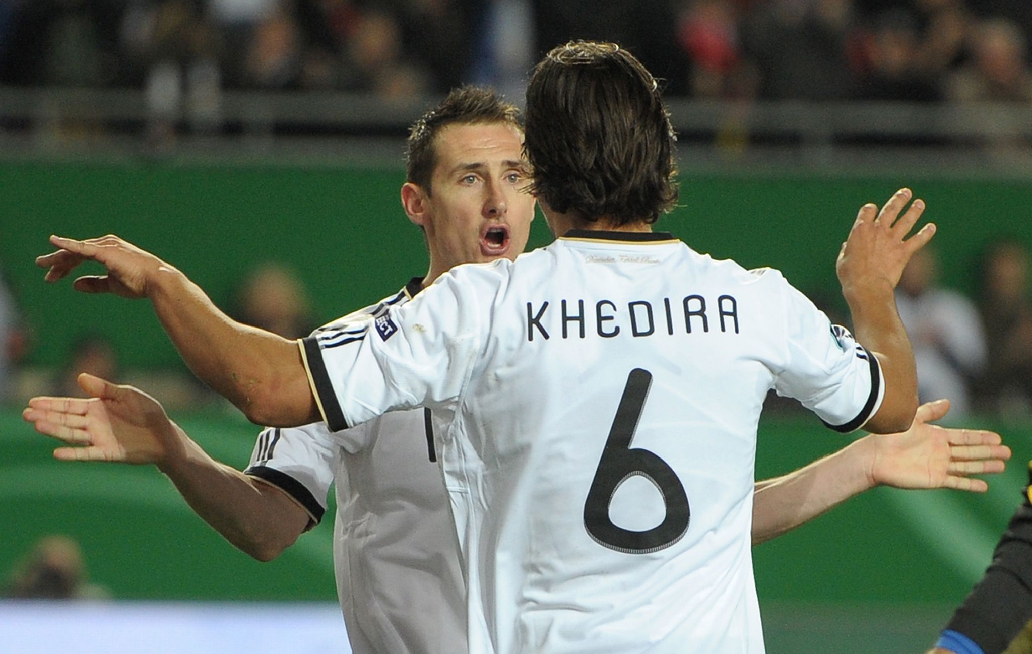 Klose und Khedira in Glücksfee-Elf bei EM-Auslosung