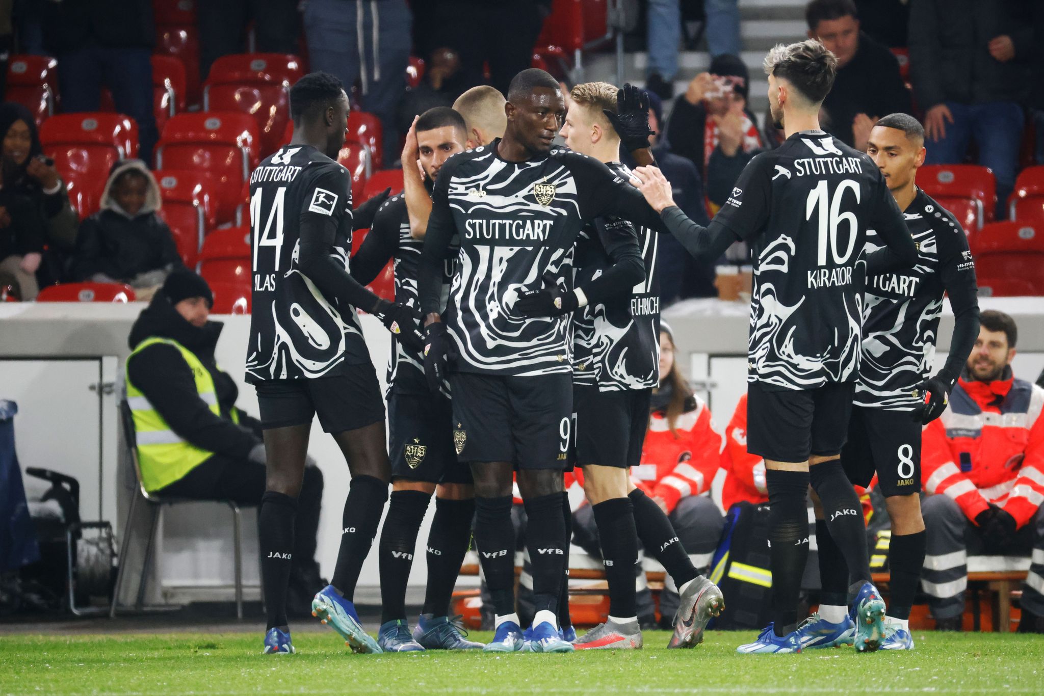 VfB mit Doppelspitze Guirassy und Undav vor Reifeprüfung