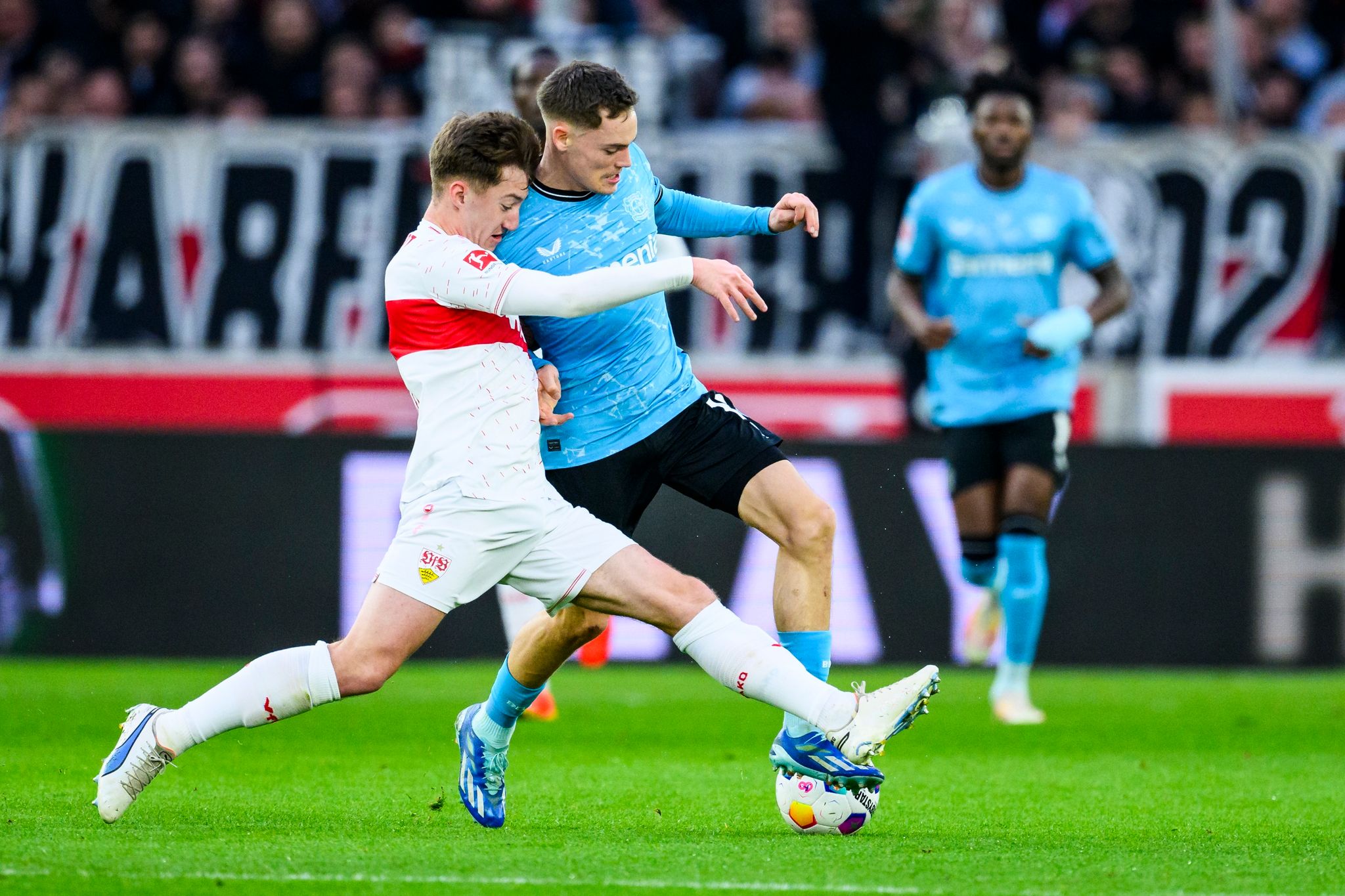 Wirtz rettet Bayers Super-Serie – Alonso muss laut werden