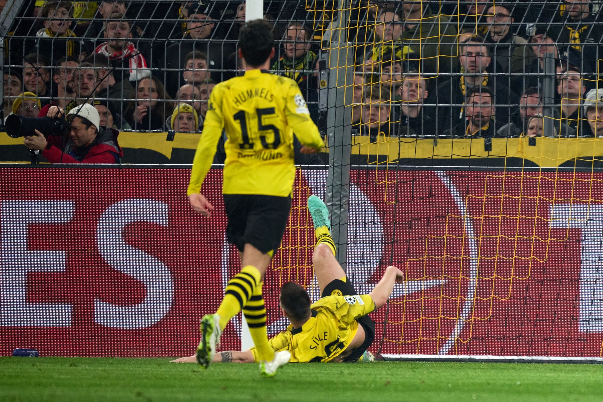 Umjubelte Monstergrätsche: Dortmund feiert Süle