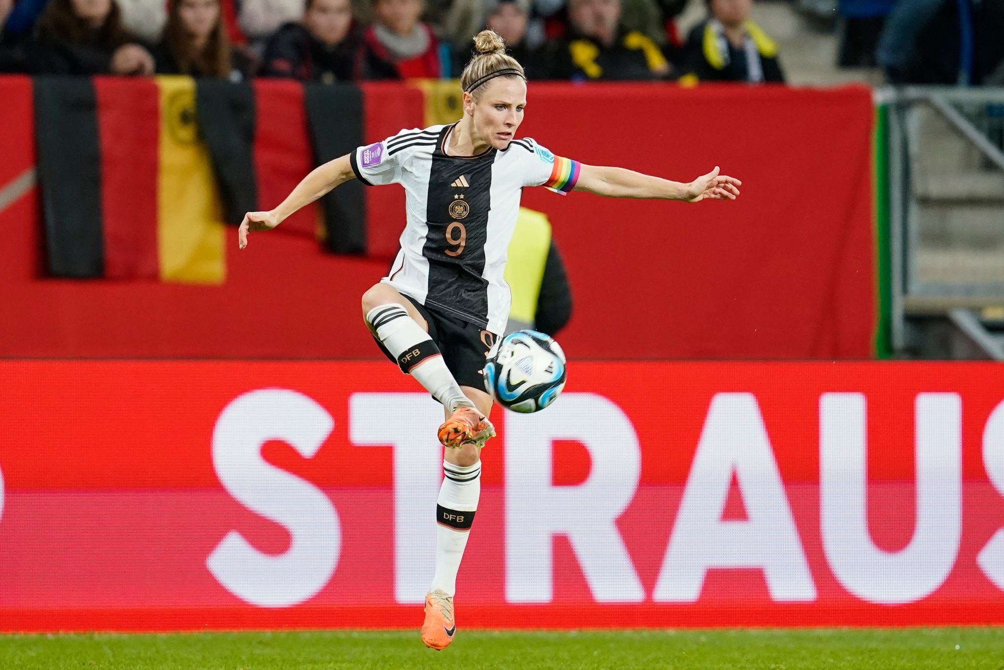 Svenja Huth: Männerfußball steckt in alten «Denkmustern»