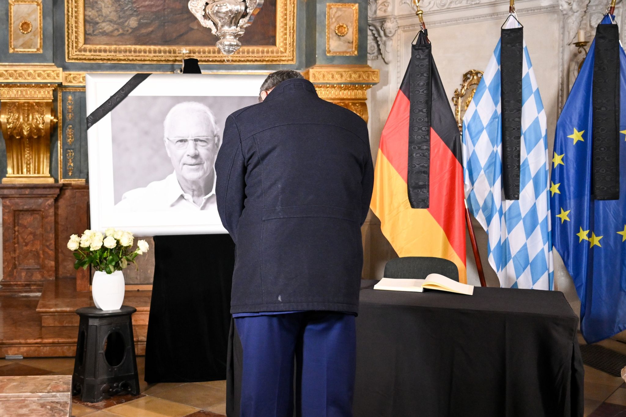 Söder und Bayern-Spitze gedenken Beckenbauer