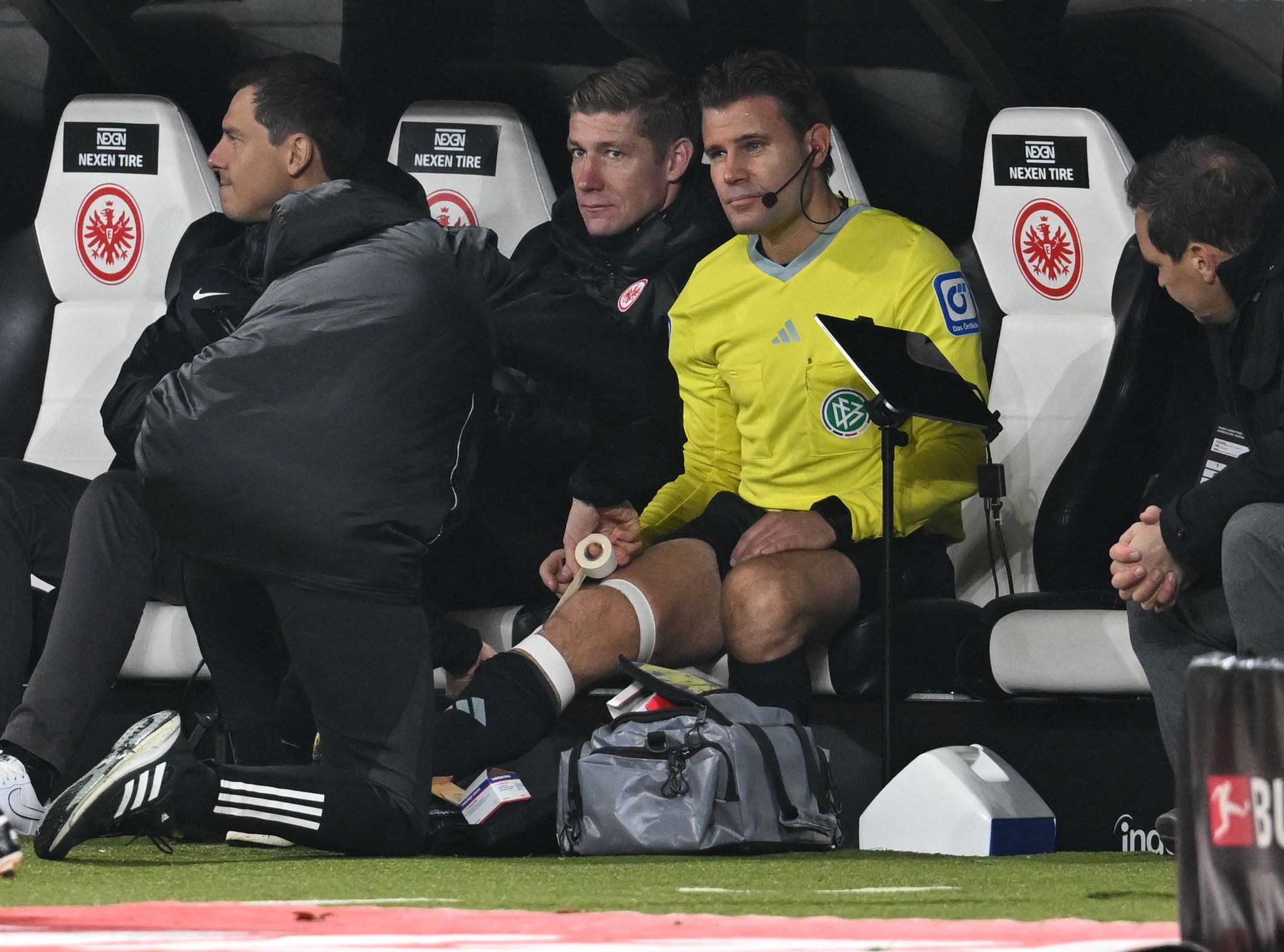 Verletzter Schiedsrichter Brych peilt Comeback an